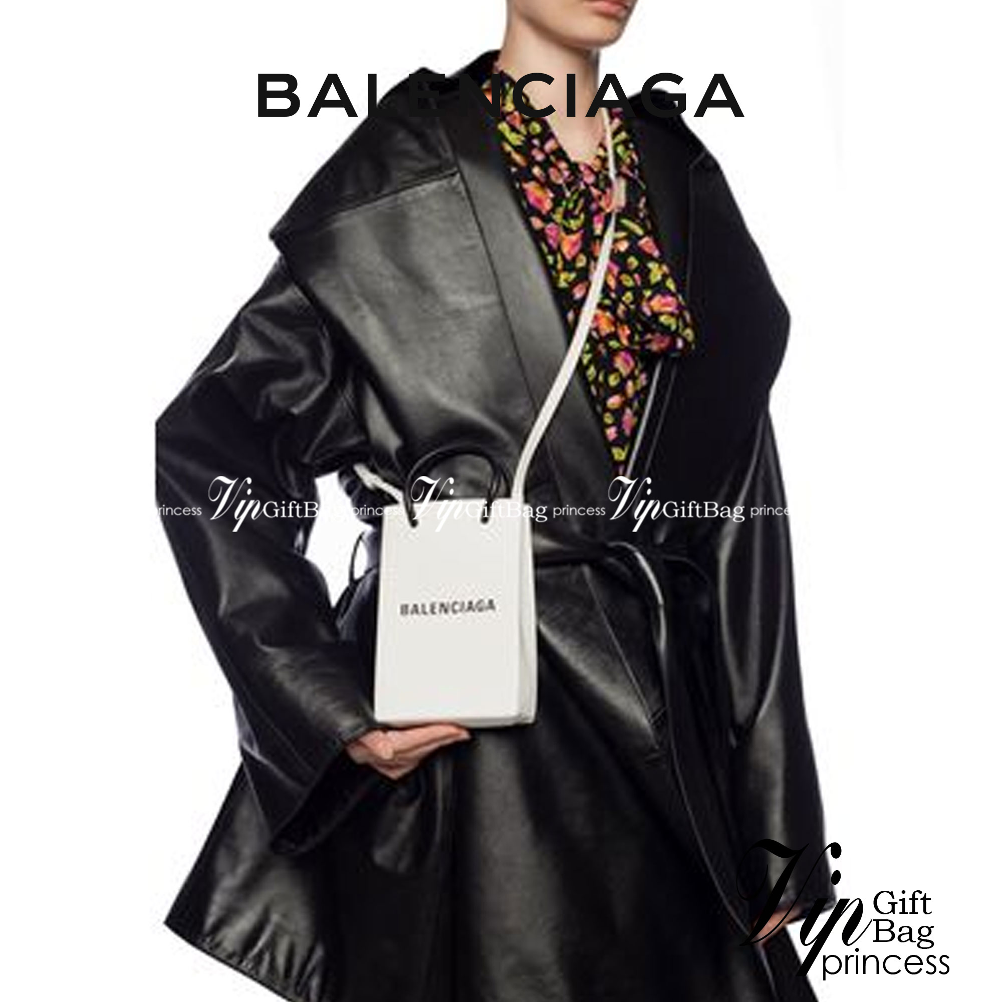 หนังแท้ BALENCIAGA Shopping Phone Pouch leather tote พกกระเป๋าช้อปปิ้งขนาดมินิ ไปทุกที่ในฤดูกาลนี้ ดีไซน์ที่ใช้ได้ทุกวันตั้งแต่หนังแบบมีเท็กซ์เจอร์ ภาพสินค้าถ่ายจากงานขายจริง ใช้งานต่างประเทศได้