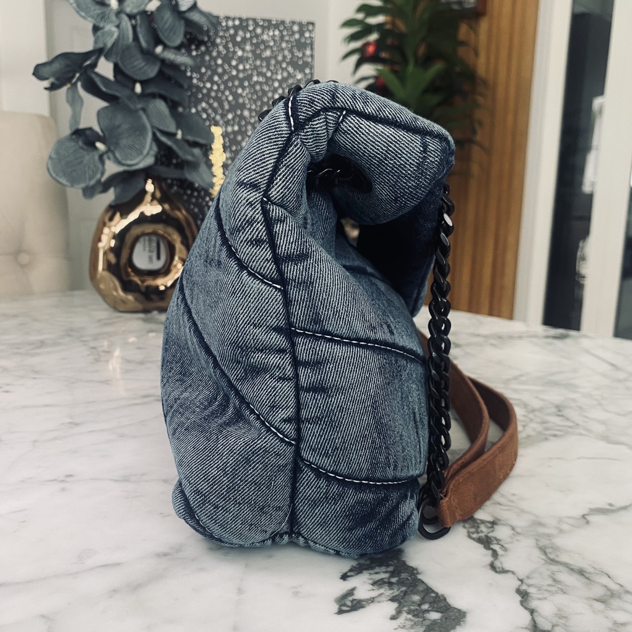 YSL Puffer denim shoulder bag กระเป๋าสะพายเดนิมฟอก สวยเท่ห์คลาสสิกลายเชฟล่อนเป็นเอกลักษณ์ รุ่นเดนิมยอดนิยม ทรงสวย ใช้ได้บ่อยไม่มีเบื่อ ดีไซน์เรียบหรู