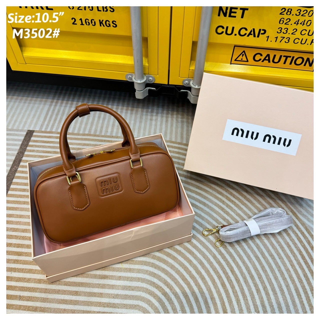 MIU MIU ARCADIE LEATHER BAG M, Geniş 27cm กระเป๋าถือ/สะพายสุดชิค น่ารักๆเก๋ๆ ดีไซน์เรียบแต่มากมีอยู่จริง สวยดูแพง