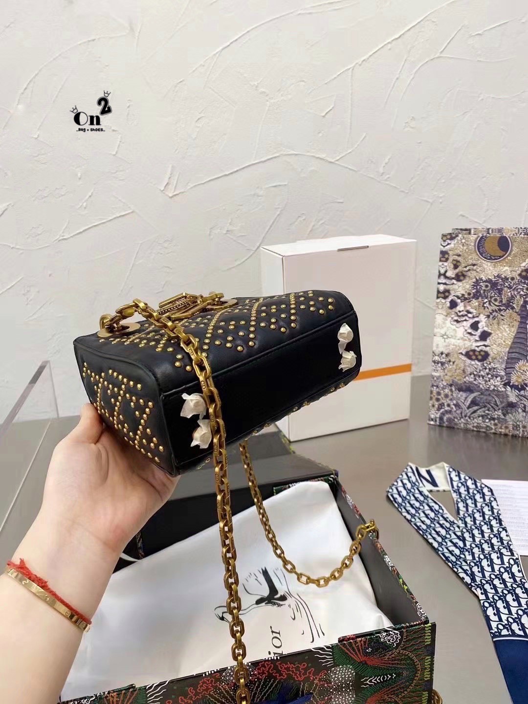 Dior bag Lady rhombus three grid diana bag / DIOR CD MINI LADY STUDDED BAG กระเป๋าสะพายข้างไซส์มินิสุดฮอต คลาสสิคตลอดกาล งานสวยเป๊ะ จะถือออกงานหรูๆ คุณหนูๆ ก็เริ่ด จะหิ้วเป็น everyday bag ก็เก๋สุดๆ ค่ะ