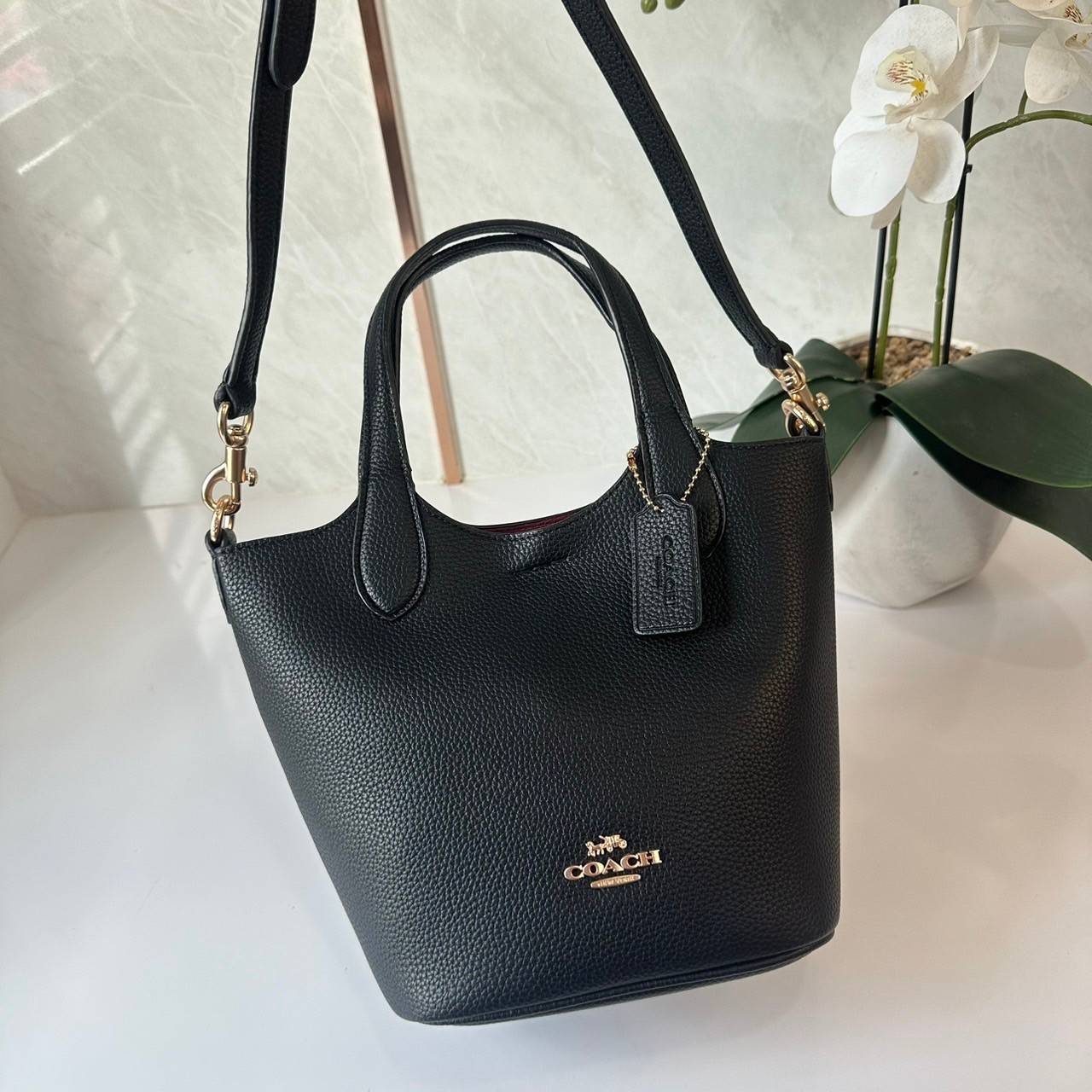 พร้อมส่ง 5 สี COACH HANNA BUCKET BAG กระเป๋าถือ/สะพายข้างทรงบักเก็ตรุ่นใหม่ดีไซน์เก๋น่ารัก เกรดท็อปออริ เกรดดีสุด สลับแท้ 1:1