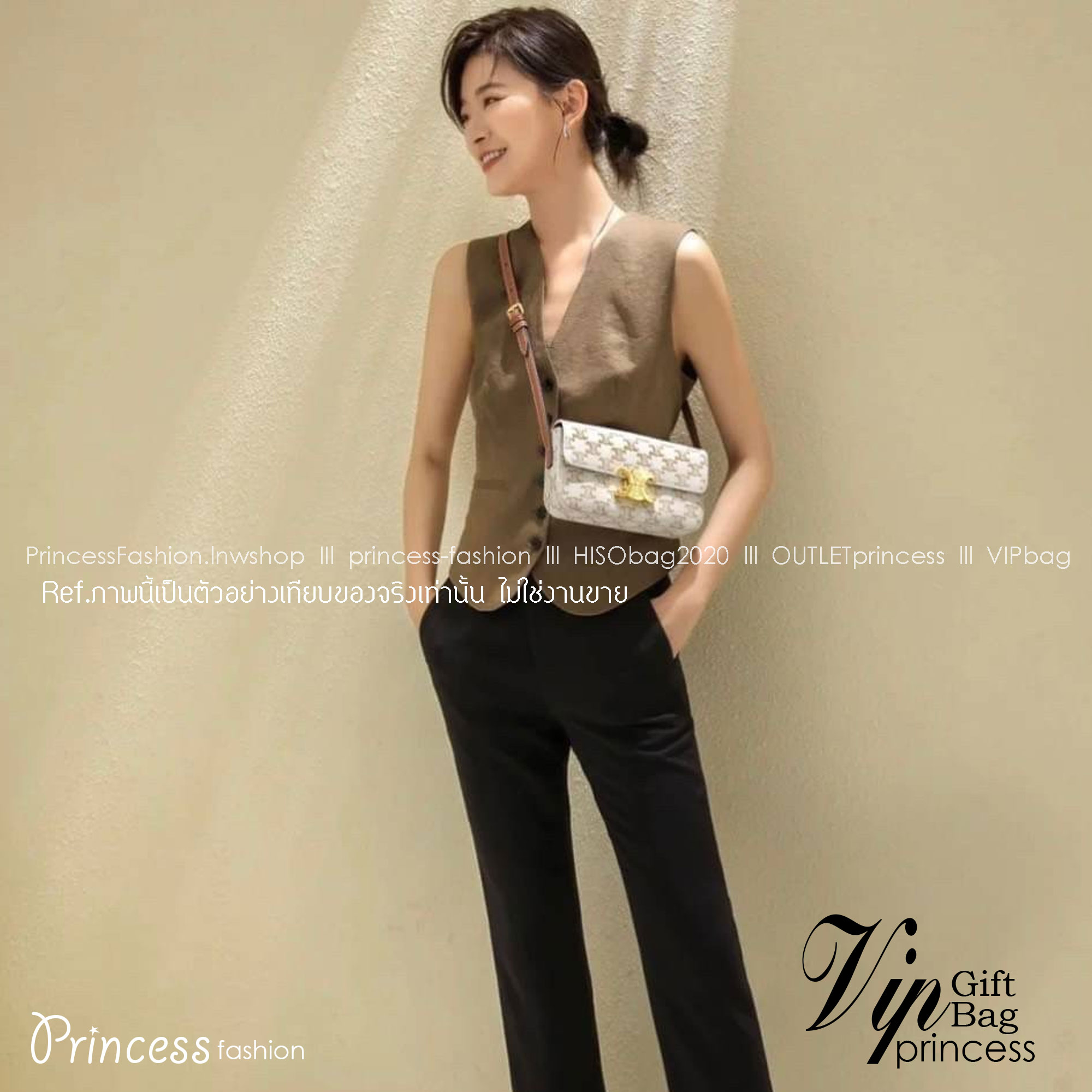 CELINE TRIOMPHE SHOULDER BAG งานหนังทั้งใบลายสวยหรู ด้านในเปิดด้วยด้วยที่บีบโลโก้อะไหล่ทอง จุของได้กำลังดี ใส่โทรศัพท์ กระเป๋าสตางค์ใบสั้น ของจุกจิกได้ เหมาะกับสาวๆในวันที่อยากสะพายชิลๆ ห้ามพลาดค่ะ!