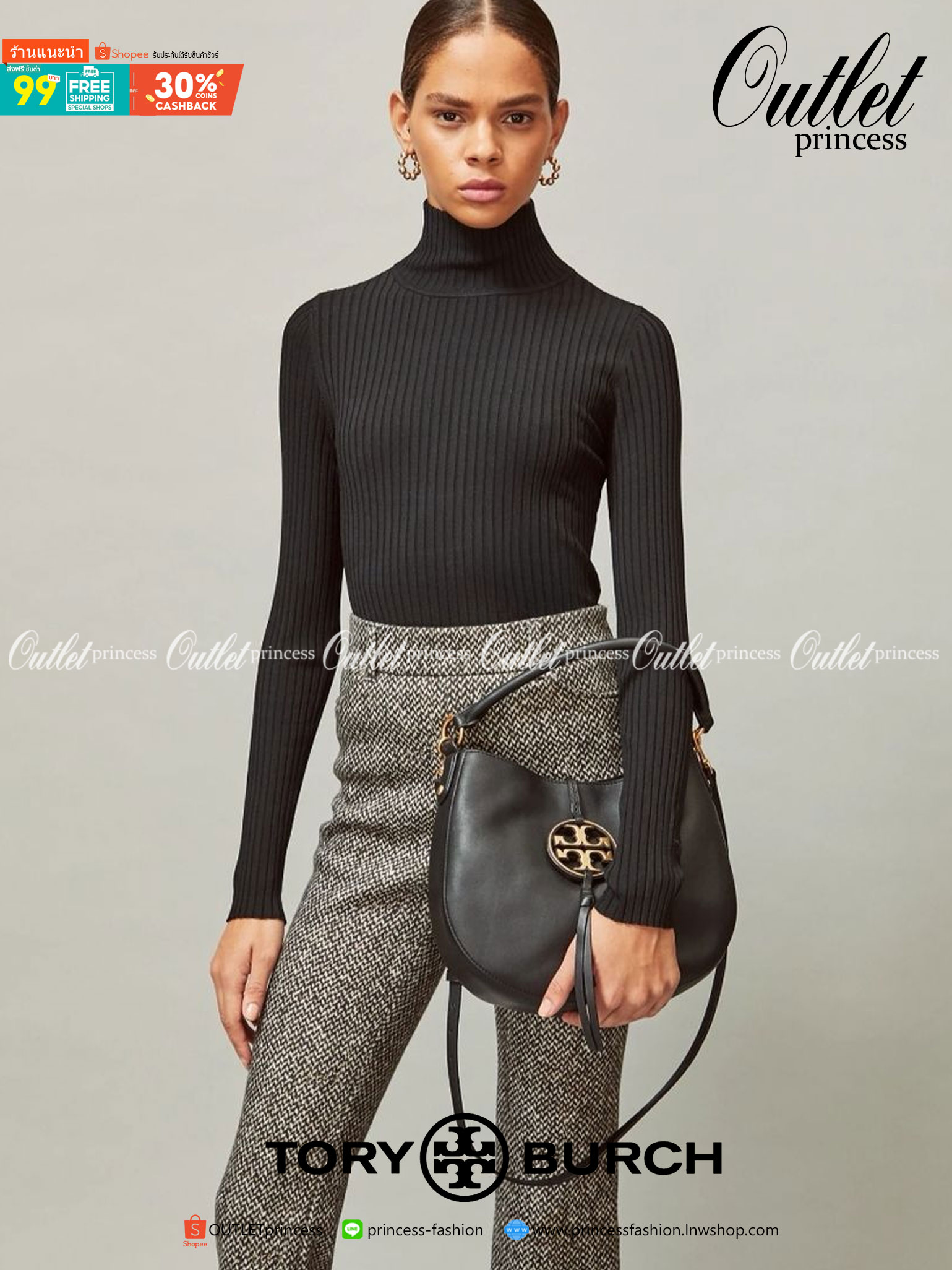 Tory burch miller metal-logo mini hobo bag มีกลิ่นอายสุดคลาสสิก ได้รับแรงบันดาลใจมาจากการขี่ม้า จึงได้ดีไซน์กระเป๋าออกมาในรูปแบบอานหลังม้าสุดเก๋ที่สามารถนำไปมิกซ์แอนด์แมทช์กับสไตล์การแต่งตัวได้หลายชนิด ไม่ว่าจะเป็นกับเดรสทรงยาวหรือกางเกงยีนแสนเท่ตัวโปรดขอ