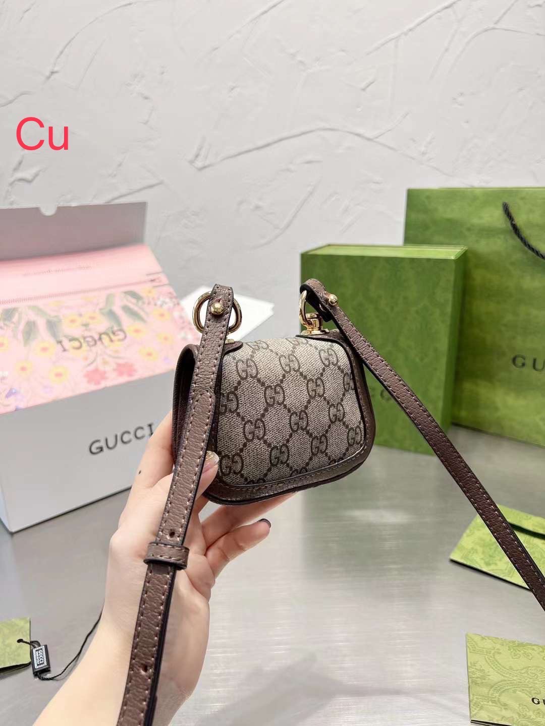 Gucci Blondie card case wallet / Gucci Beige Blondie Wallet Bag พร้อมส่ง กระเป๋าสะพายใบเล็กจิ๋ว มินิน่ารักน่าใช้ สะพายเป็นพร๊อพแบบชิคๆ ในวันสบายๆ ก็เลิศก็ปังแน่นอน!!