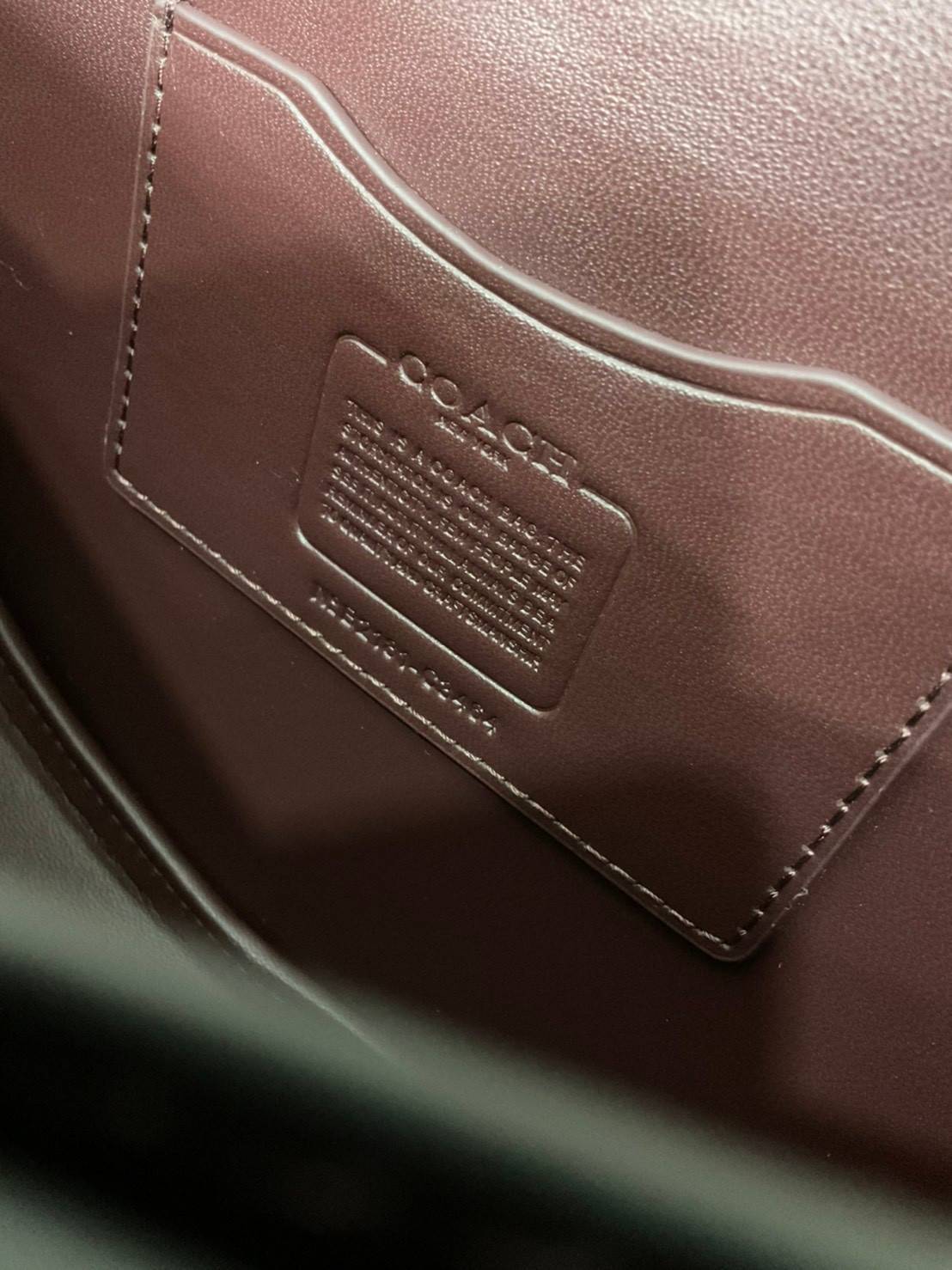 COACH ALIE SADDLE BAG IN SIGNATURE JACQUARD (C4694//C3464) New item!! กระเป๋าสะพายทรง saddle ดีไซน์วินเทจย้อนยุค แฝงความหรูในตัวด้วยอะไหล่สีทองเหลือง โดดเด่นไม่ซ้ำใครแน่นอน วัสดุผ้า jacquard สลับหนังแท้ ภายในเป็นช่องโล่ง มาพร้อมสายสะพายครอสบอดี้ ที่สามารถ