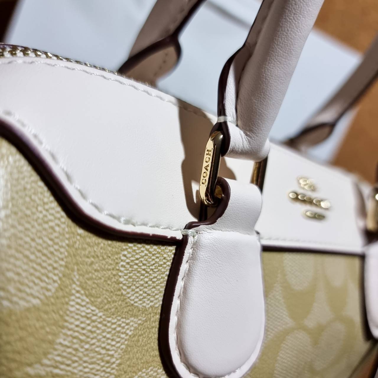 ของแท้ 💯% 】COACH F32203 MINI BENNETT SATCHEL IN SIGNATURE CANVAS กลับมาอีกครั้ง!! กับกระเป๋าทรงหมอนยอดฮิต 🥳 มีกี่สีก็ขายหมด วัสดุหนังแคนวาสเคลือบลาย ทรงสวยใช้งานได้ทุกโอกาส