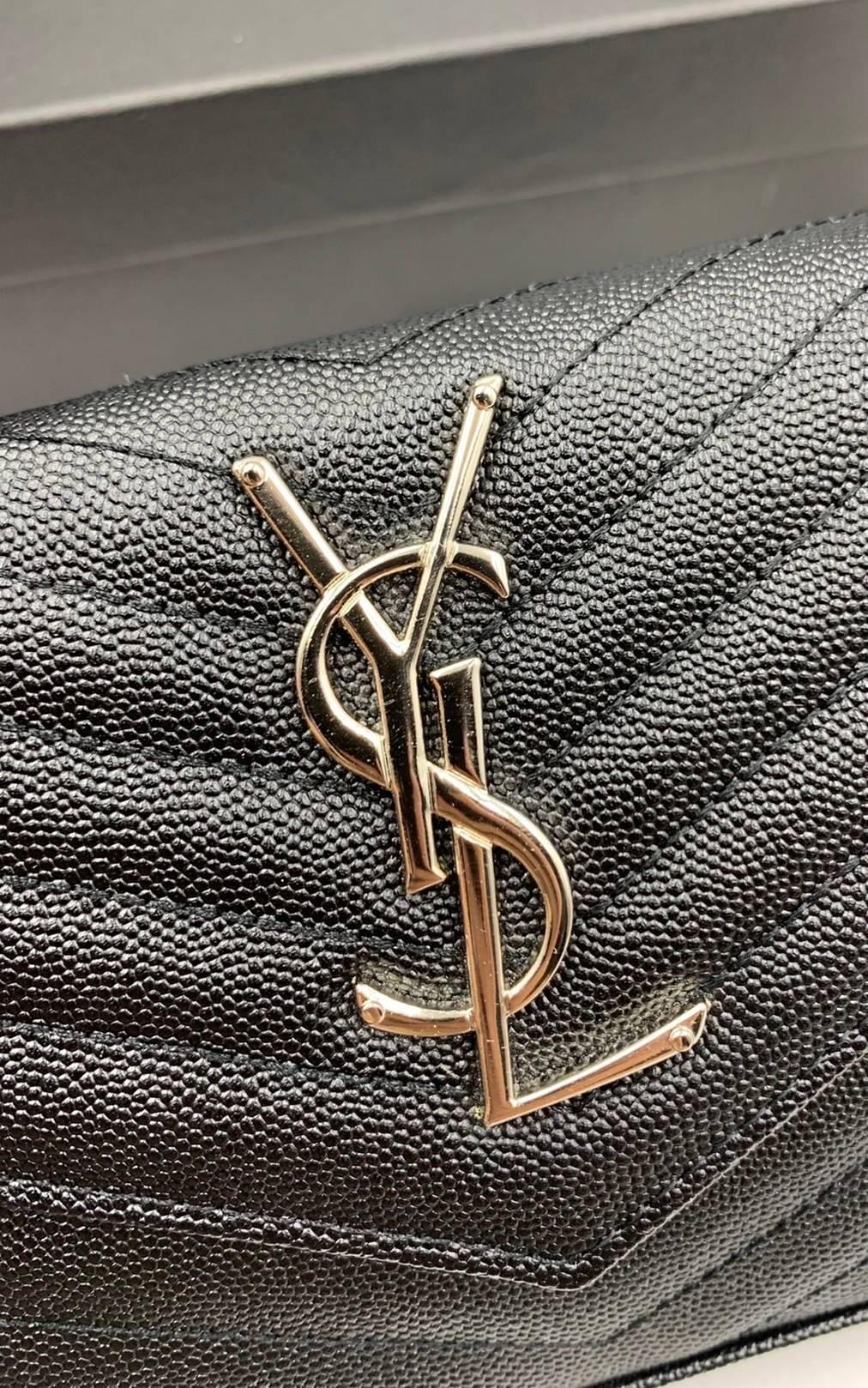 VIP GIFT 】หนังแท้ YSL WOC 9" Saint Laurent Chain Wallet Envelope Woc Monogram Black Leather Cross Body Bag กระเป๋าเงิน wallet on chain ที่มาพร้อมสายสะพายแบบโซ่ ขนาด 9” หนังวัวติดโลโก้ YSL มีทั้งอะไหล่เงิน ทอง และดำ ด้านในมีช่องซิป และช่องใส่การ์ด เรี