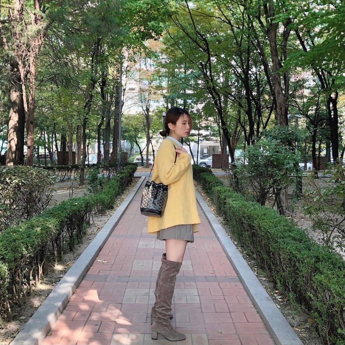 GOYARD PETITE FLOT BUCKET BAG กระเป๋าสะพายทรงบัคเก็ต ที่ดีไซน์สะดวกต่อชีวิตมาก รูปทรงคลาสสิค ดีไซน์เป็นเอกลักษณ์ สดใสทุกสี ดูผู้ดีในตัว วัสดุหนังแคนวาสพิมพ์ลายสวยคม ปากกระเป๋ารูดเปิด-ปิดได้ตามชอบ ภายในเป็นช่องโล่ง ใส่กระเป๋าสตางค์ มือถือ ได้ครบถ้วน มาพร้อ