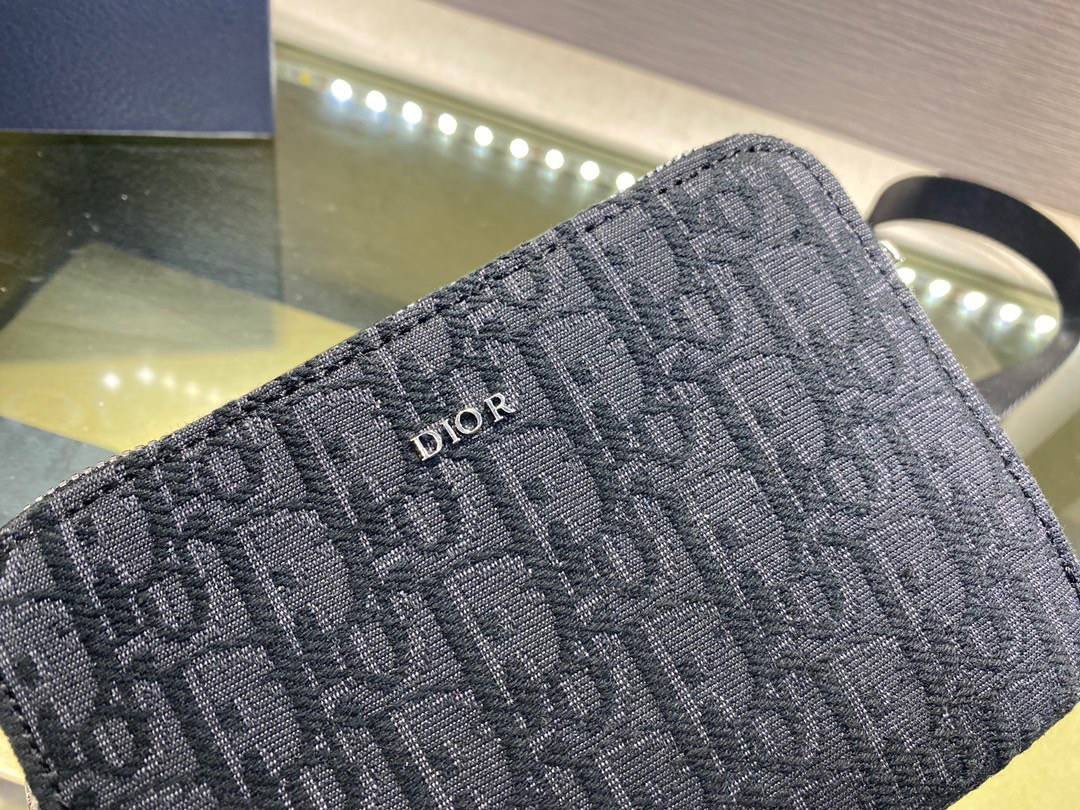 หนังแท้ DIOR POUCH WITH SHOULDER STRAP Oblique Jacquard พร้อมส่งที่ไทย งานหนังแท้และผ้าแจ็คการ์ดออริจินอล ภาพสินค้าถ่ายจากงานขายจริง ใช้งานต่างประเทศได้