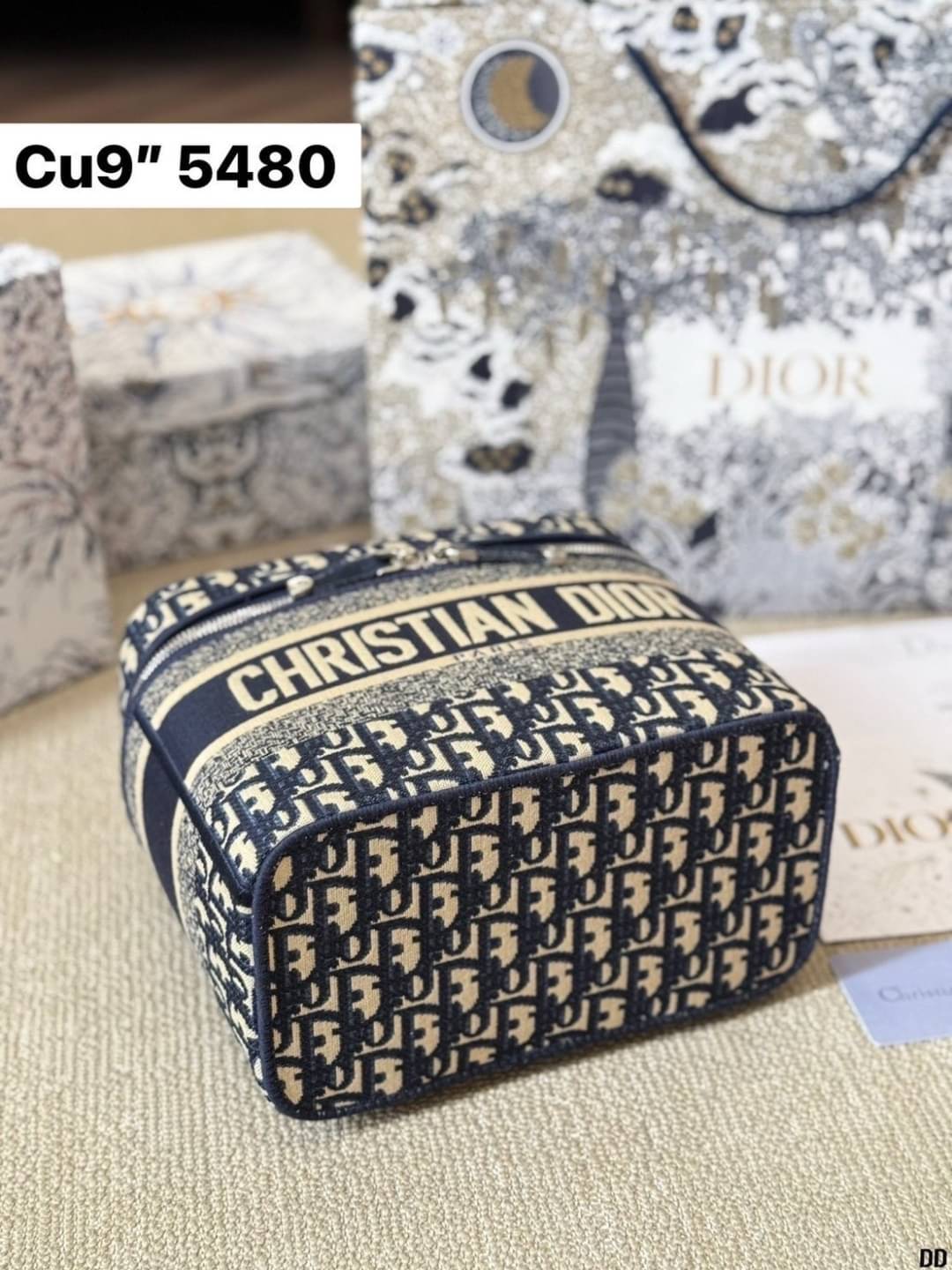 DIOR Travel Vanity Case กระเป๋าใส่เครื่องสำอางค์ไซส์ยอดนิยม ทรงกล่องสวยสามารถใช้เป็น everyday bag ได้ทุกวัน