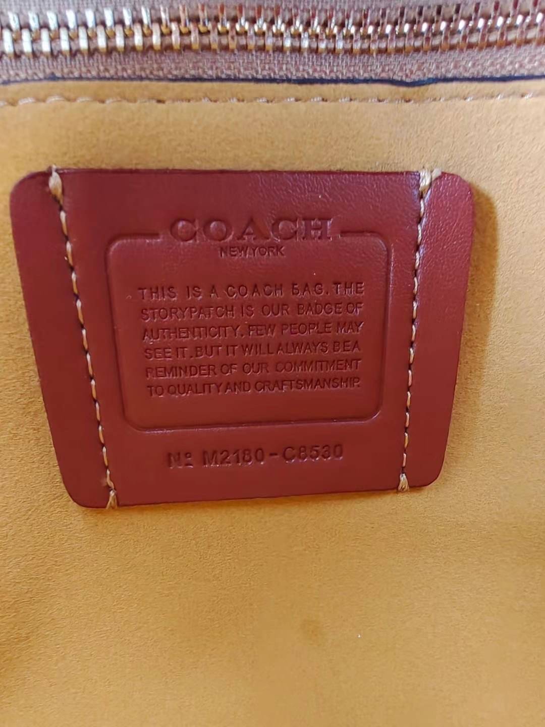 Coach ruby satchel 25 in colorblock C8530 / Coach Boston pillow bag ใหม่ก่อนใคร ไม่ต้องรอพรี! กับกระเป๋าทรงหมอนดีไซน์ใหม่ เพิ่มดีเทลความหรู มาพร้อมหูจับในตัว และสายสะพายครอสสีเข้ากับตัวกระเป๋า ภายในโล่งกว้าง ใส่ของได้สบายๆ จุได้แบบเน้นๆ ใบจริงมีเสน่ห์ดึงด