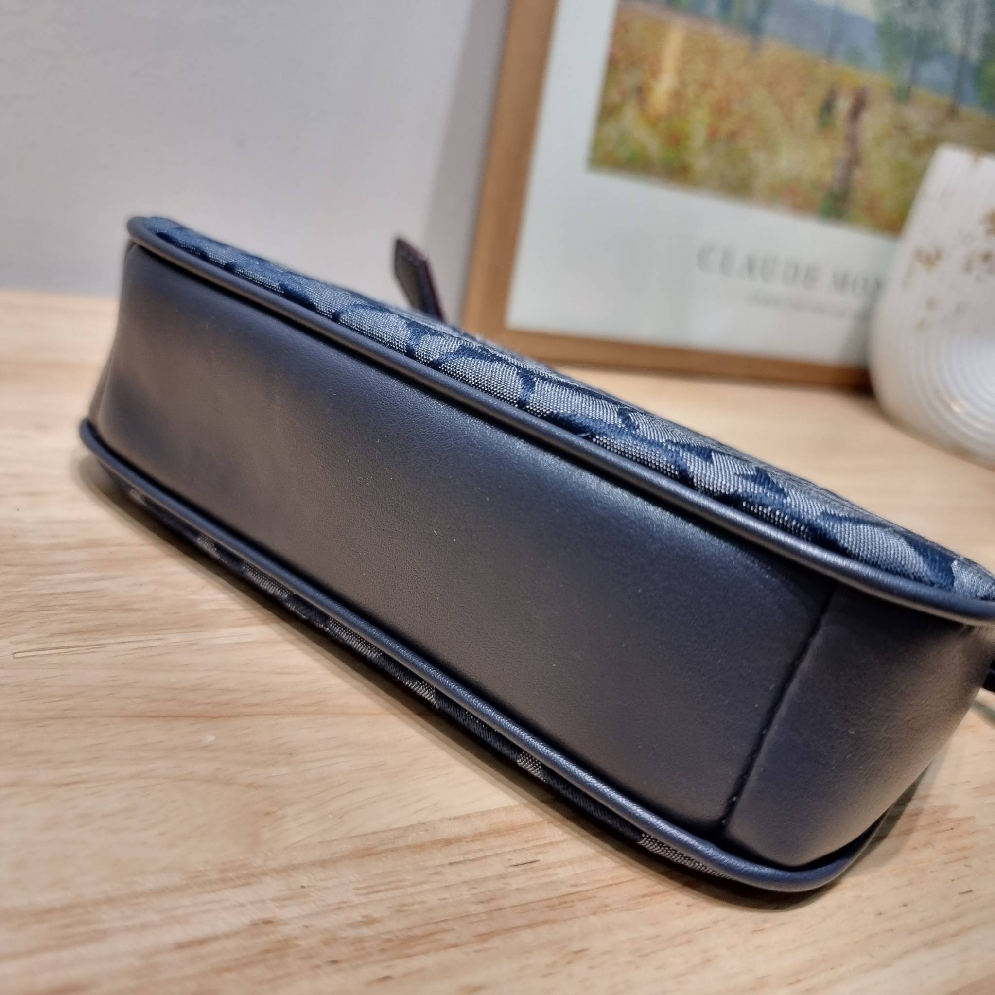 COACH Nolita 15 In Signature Chambray C8665 พร้อมส่ง คอลเลคชั่นใหม่ น่ารักน่าใช้ ในสไตล์คลาสสิค กระเป๋าทรงพอชขนาดมินิ สาวๆเห็นใบจริง ยังไงก็ต้องหลงรักไอเท็มนี้แน่นอนจ้า