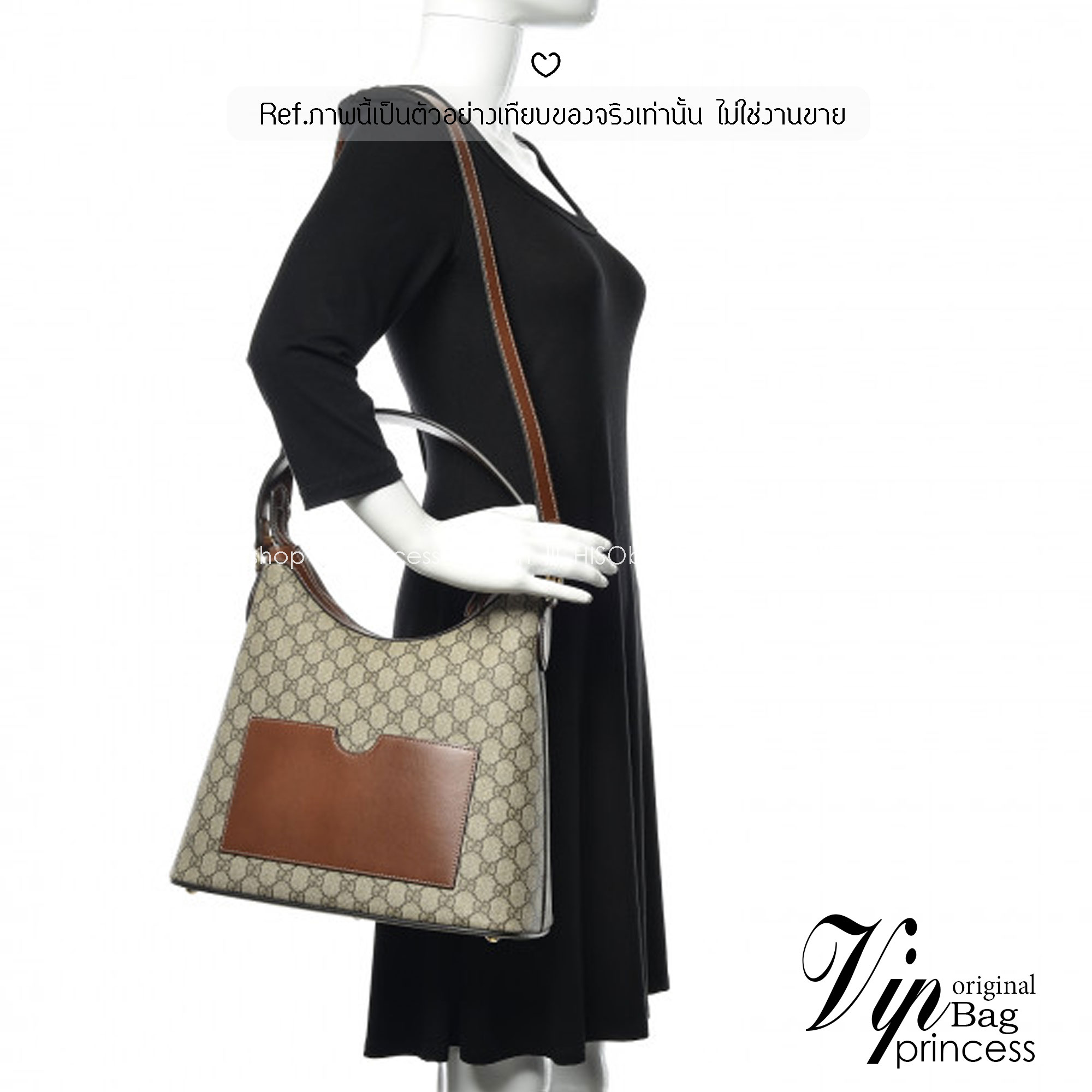 GUCCI GG Supreme Monogram Linea A Hobo Brown กระเป๋าทรงโฮโบวินเทจใบใหญ่ จุของได้เยอะ ลายโมโนแกรมคมชัด ตกแต่งกระเป๋าด้านหลังเพิ่มกิมมิกสวยน่าสนใจ เป็นอีกใบที่เรียบหรูดูแพง