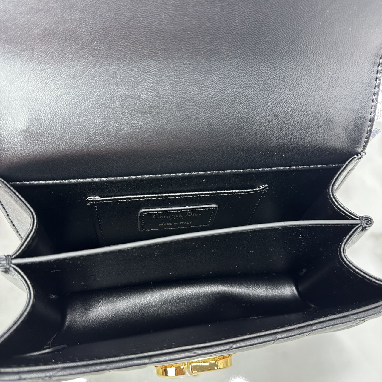 8" DIOR Mini Dior Ange Bag / Dior Clutch Bag Macrocannage CD clasp with white resin pearl กระเป๋าถือพร้อมสายสะพาย ประดับตัวล็อคมุก สวยงามเหนือกาลเวลา เกรดออริ 1:1