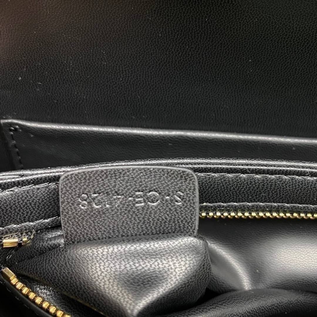 MEDIUM 22cm : CELINE CLASSIQUE TRIOMPHE BAG IN SHINY CALFSKIN / Celine Triomphe Bag / Celine Bag พร้อมส่ง 10 สี เกรดออริ 1:1 กระเป๋าแบรนด์หรูที่ควรมีแห่งปี