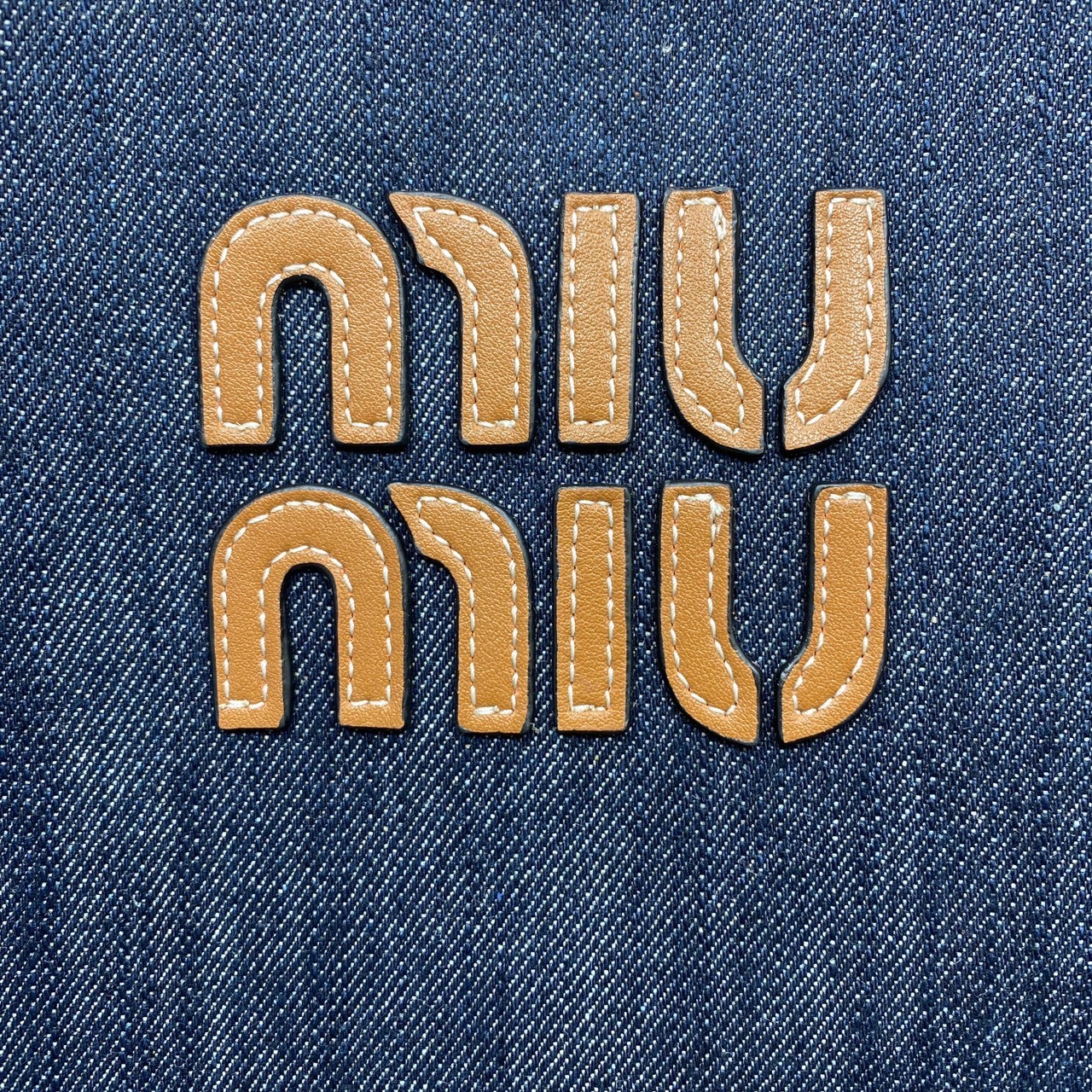 MIU MIU IVY TOTE DENIM BAG LARGE 34cm กระเป๋าถือ/สะพายทรงโท้ทใบใหญ่ คิ้วท์สุด จุของได้เยอะ เกรดออริ 1:1 ใช้งานต่างประเทศได้ ภาพถ่ายจากงานขายจริง