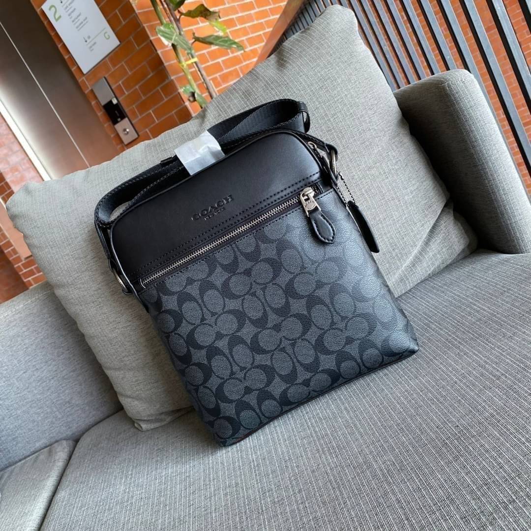 COACH HOUSTON FLIGHT BAG IN SIGNATURE CANVAS (F73336) ขายดีตลอดกาล!! คลาสสิคไม่มีใครเกิน!! กระเป๋าสะพายข้างทรงแมสเซ็นเจอร์ยอดฮิต ทรงสวย ดูดี 🔥 เป็นอีกรุ่น ที่พลาดแล้วต้องรอนานมากๆ ฮ๊อต ฮิต สุดๆ ใช้ได้ทุกเพศ Unisexสุดๆ เท่ห์มากบอกเลย จะออกงานไหน ไม