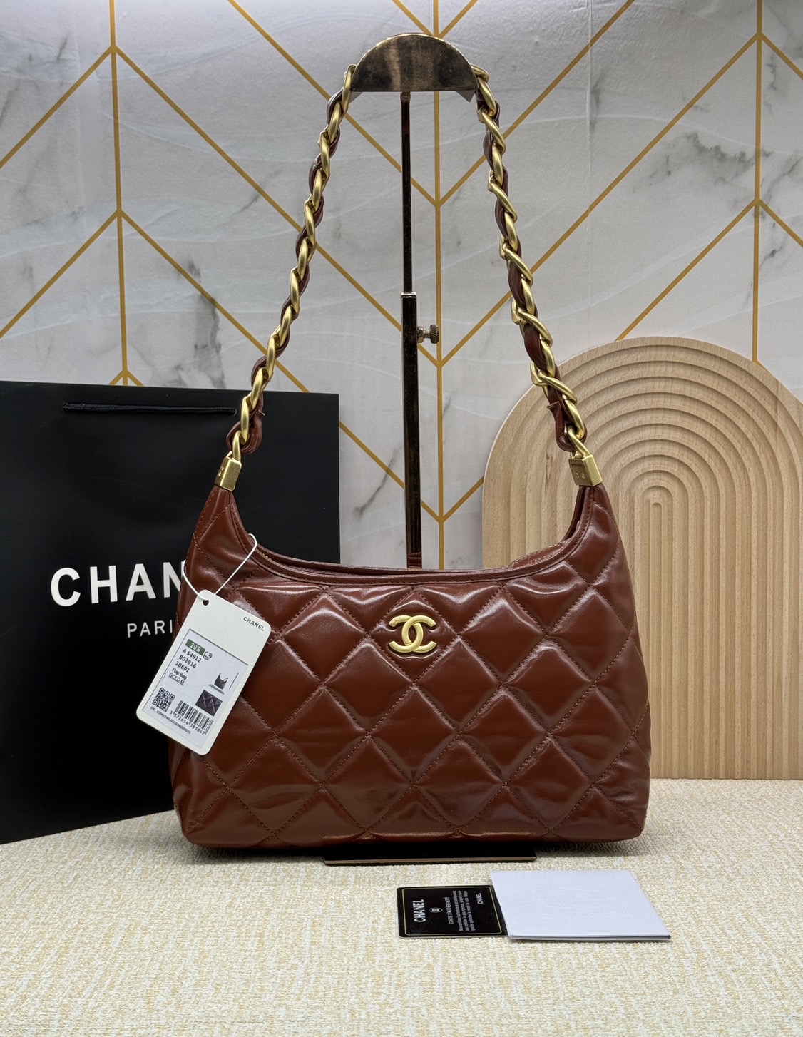 CHANEL HOBO BAG Shiny Leather & Gold-Tone Metal 26cm กระเป๋าทรงโฮโบ ดีไซส์สวยเรียบหรู เกรดออริ สลับแท้ 1:1 ใช้งานต่างประเทศได้