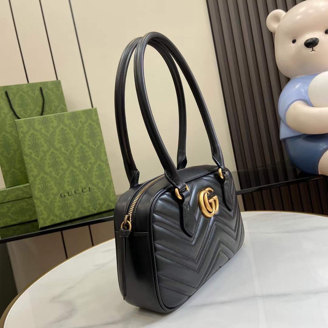 10" GUCCI GG MARMONT SMALL TOP HANDLE BAG กระเป๋าสะพายไหล่ใบใหญ่ หนังลายเชฟร่อนรุ่นใหม่ต้อนรับซัมเมอร์ สวยหรูตามตามแบบฉบับแบรนด์