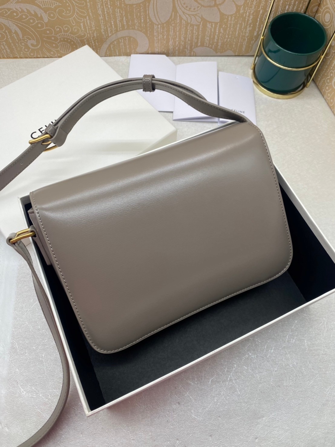 MEDIUM 22cm : CELINE CLASSIQUE TRIOMPHE BAG IN SHINY CALFSKIN / Celine Triomphe Bag / Celine Bag พร้อมส่ง 10 สี เกรดออริ 1:1 กระเป๋าแบรนด์หรูที่ควรมีแห่งปี