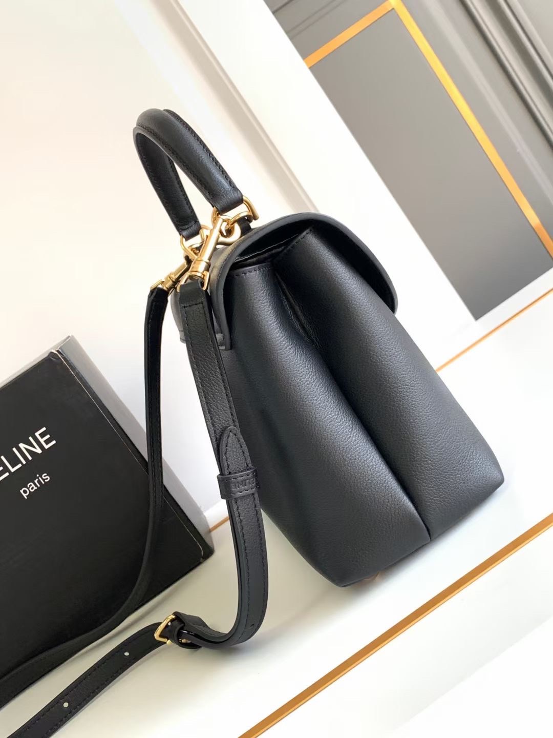 MEDIUM CELINE NINO BAG IN SUPPLE กระเป๋าสะพายหูจับในตัว แบรนด์หรู ดีไซส์คล่องตัว เกรดออริ สลับแท้ 1:1 ใช้งานต่างประเทศได้
