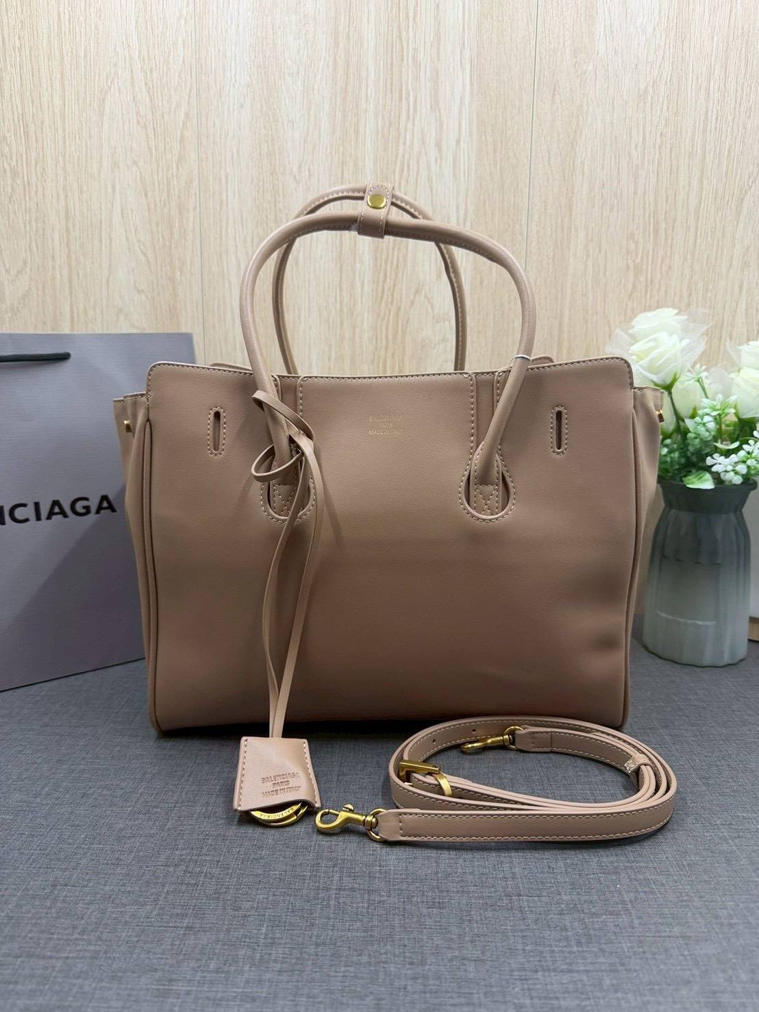 ORI หนังแท้ | Balenciaga Carry All Hampton Bag / Balenciaga Tote Bag 33cm กระเป๋าสะพายทรงโท้ท ภายในโล่งกว้าง ดีไซน์เรียบง่าย เรียบหรู