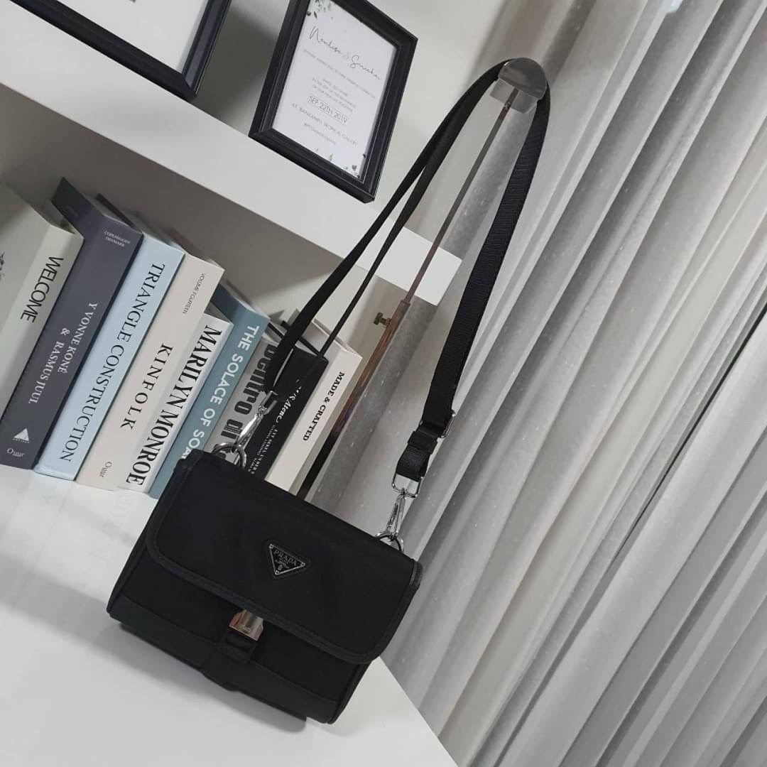 พรีเมี่ยมกิ๊ฟแท้ 100% FOR MEN COMING NOW!!! กระเป๋าทรง MESSENGER ใบเล็กกับ PRADA CROSSBODY NYLON BAG