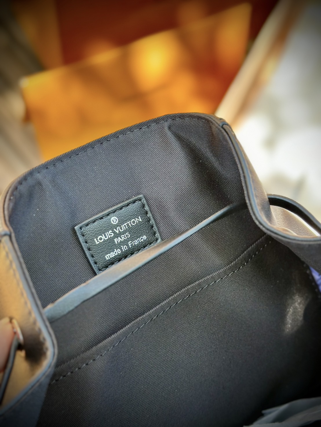 LV Montsouris Vibe PM Backpack bag กระเป๋าเป้รุ่นใหม่สุดหรู หนังแท้สวยเงางามเป็นเอกลักษณ์ 🤍 สินค้าเกรดออริจินอล ภาพถ่ายจากงานขายจริง ใช้งานต่างประเทศได้