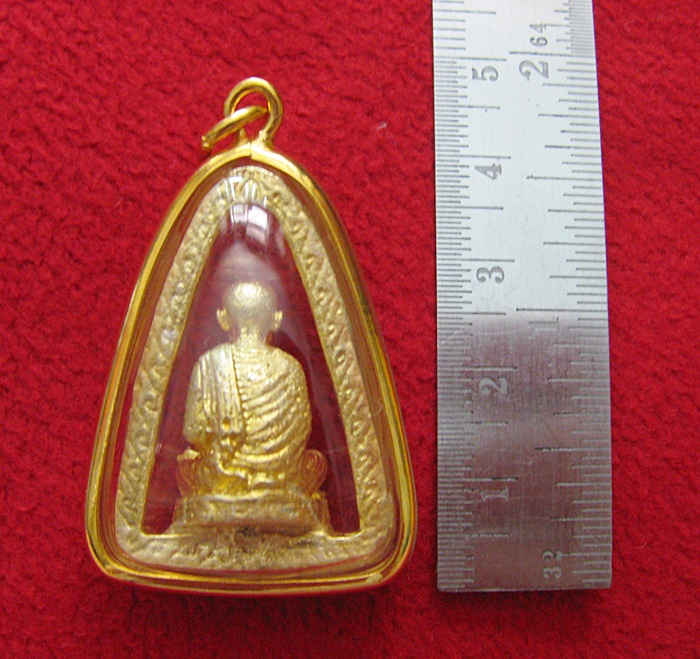 จี้สมเด็จโตองค์ใหญ่เนื้อทองพ่นทรายล้อมเพชรเลี่ยมทองไมครอนพร้อมใบคาถาค่ะ