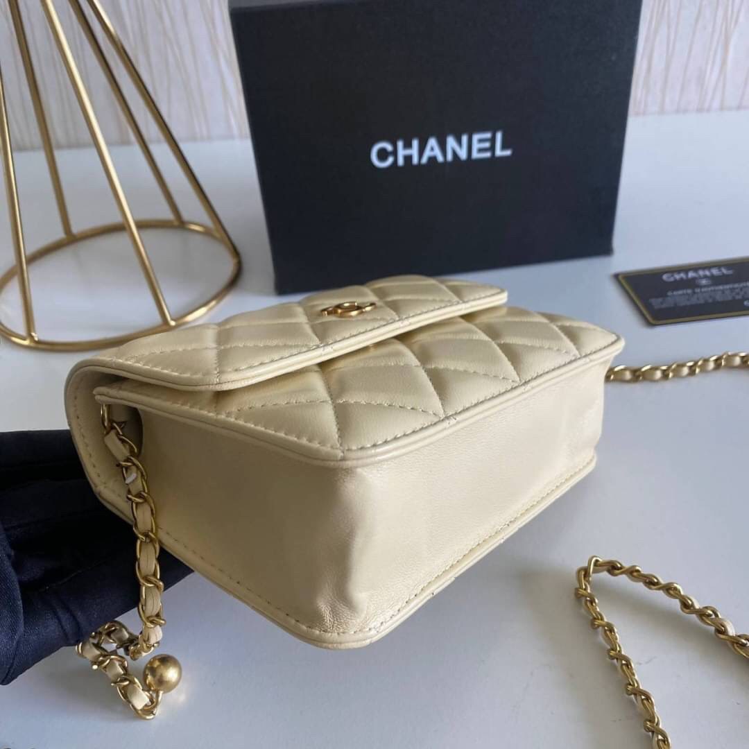 VIP GIFT 】หนังแกะแท้ CHANEL lambskin small shoulder bag with chain เรียบหรู ดูดี ดีไซน์สุดคลาสสิค ใช้ออกงานได้เลย มีสายโซ่อะไหล่ทองรมควันอย่างลงตัว ไอเท็มแนะนำพร้อมส่งที่ไทยราคาสุดคุ้มห้ามพลาดค่ะ!