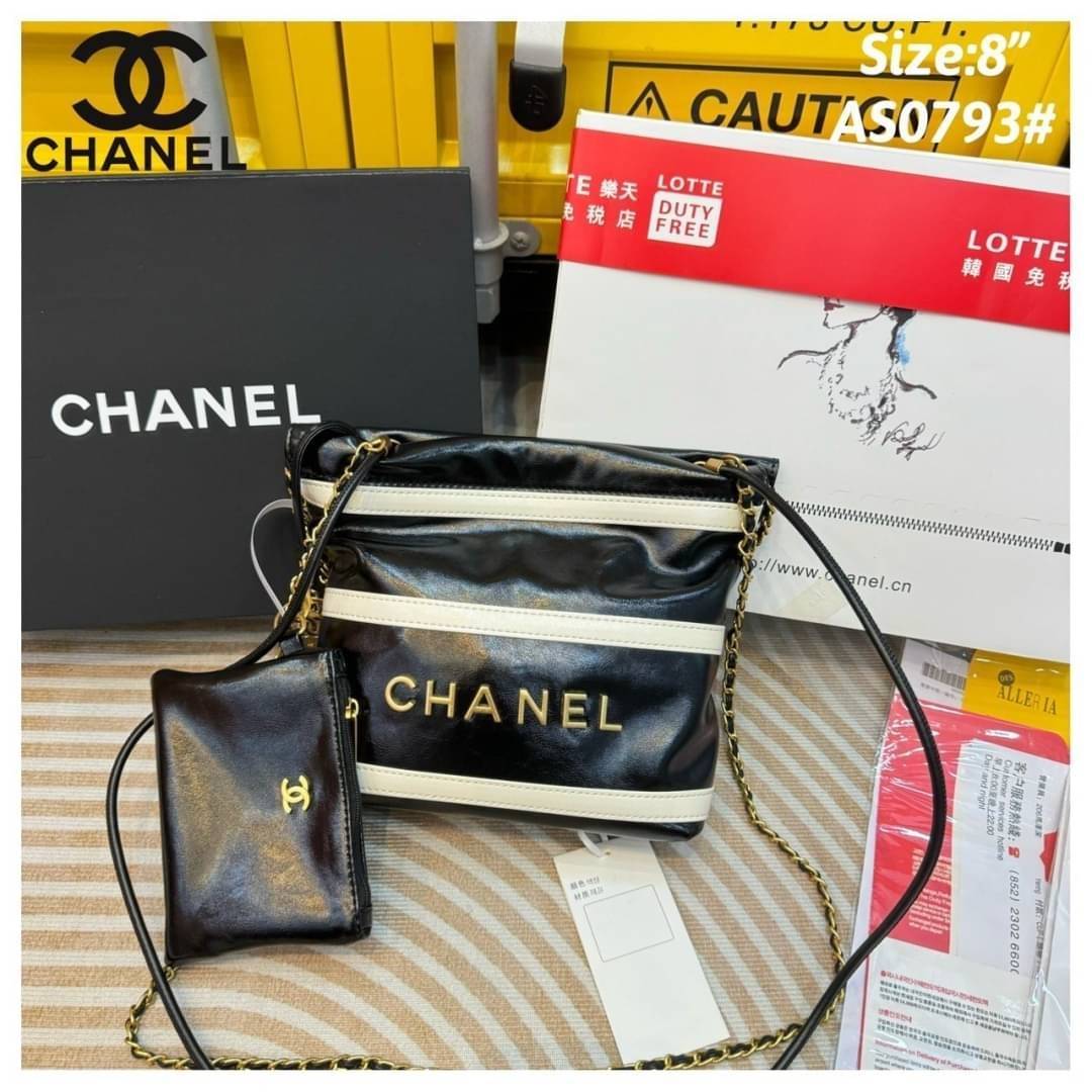 CHANEL 22 Shoulder Hobo Tote 2Tone กระเป๋าโฮโบทรงโท้ทมินิ สีใหม่ทูโทนตัดขาวดำ เกินต้านที่สุดกับไอเท็มนี้ ที่สาวๆหรือใครๆก็ต้องมีแล้ว!! น่ารักจริงจัง!!
