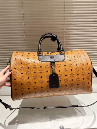 ORI | M.C.M NOMAD WEEKENDER / M.C.M Travel Bag กระเป๋าเดินทางใบใหญ่ ดีไซน์คลาสสิคสายสปอร์ต สายลุย ต้องมารวมกันตรงนี้เลยจ้า ดีไซน์โฉบเฉี่ยว ดูเท่