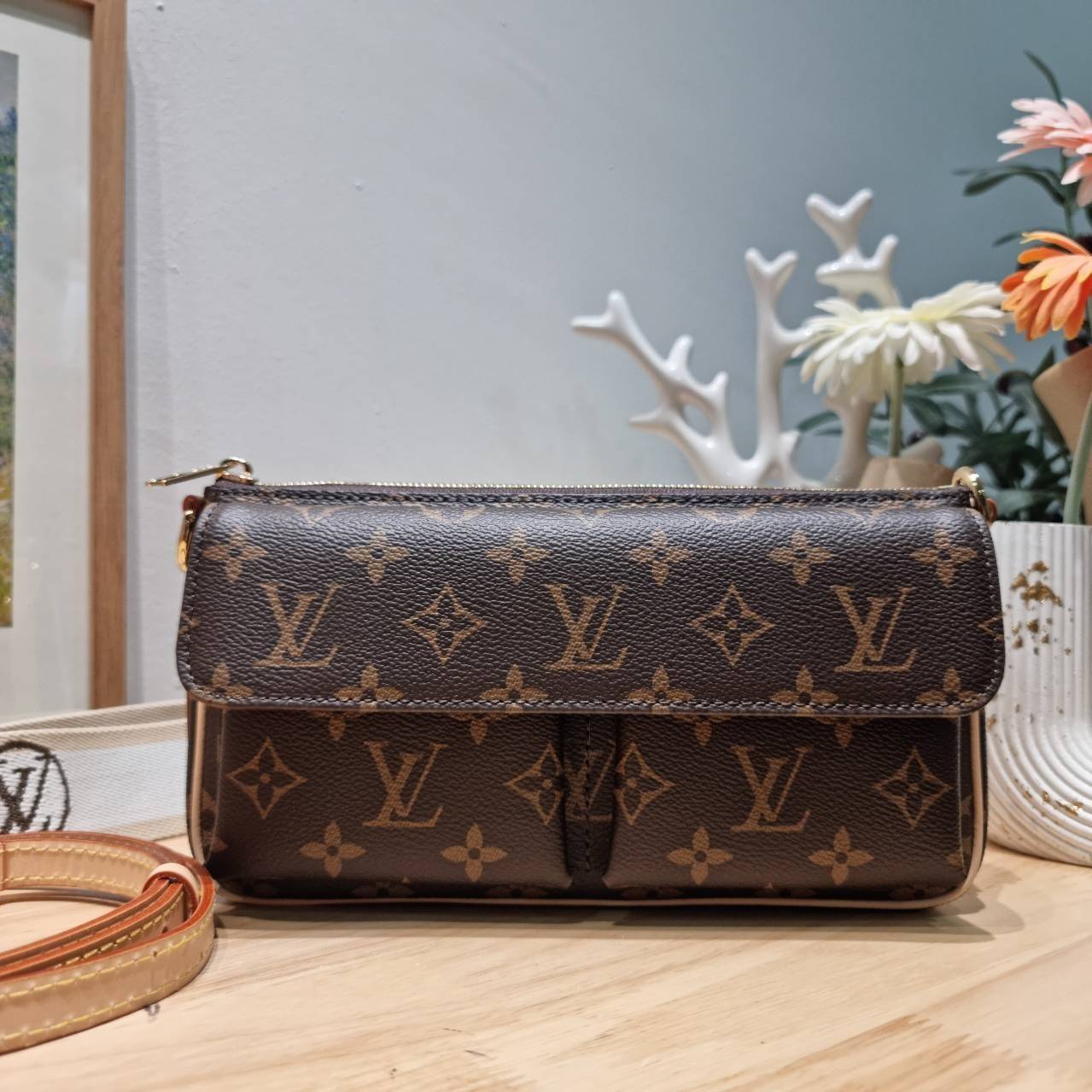 LV vivacite bag กระเป๋าสะพายมัลติ สายหนังครอสบอดี้ ปรับได้ตามต้องการ