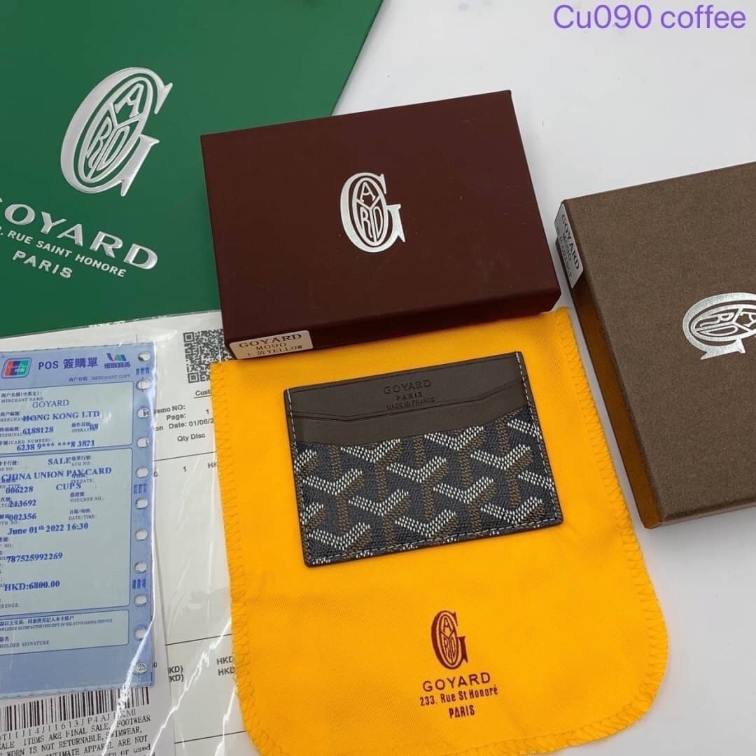 GOYARD Card Holder กระเป๋าใส่การ์ดรุ่นแบน ใช้ง่าย ใส่บัตรได้เยอะ (ใส่ซ้อนกันเลยจ้า) ด้านบนใส่แบงค์พับครึ่งได้นะคะ ดีมาก ผู้ชายก็ชอบ ผู้หญิงก็ชอบ