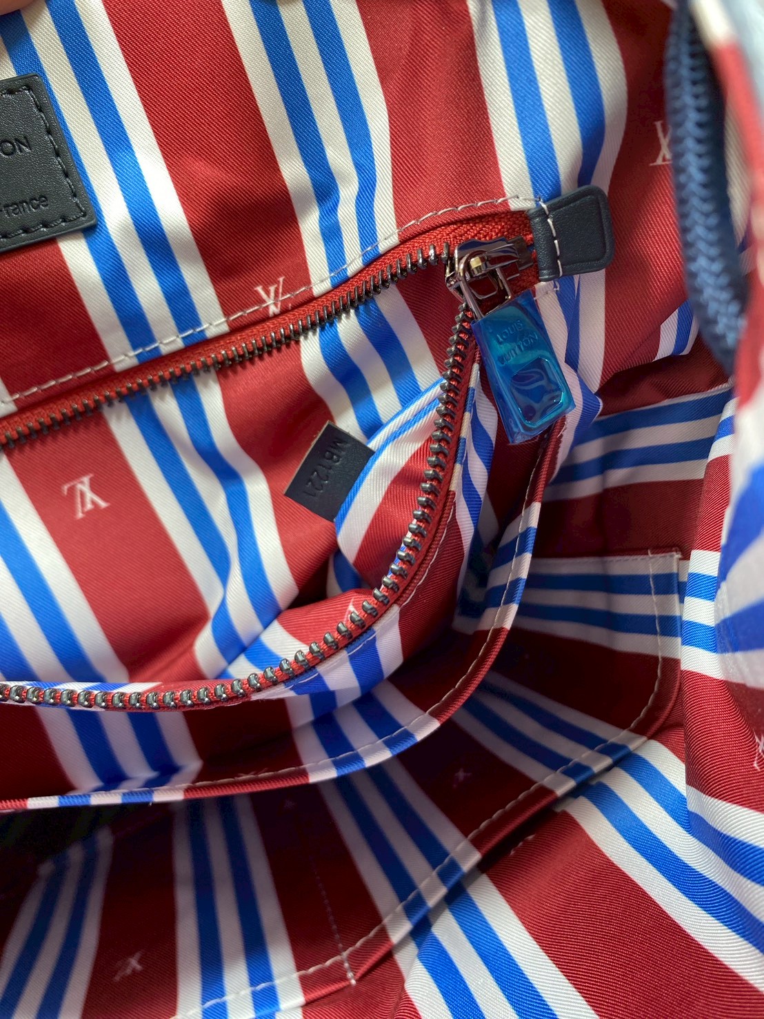 VIP หนังแท้ | LV Christopher MM Backpack กระเป๋าสะพายหลังรุ่นใหม่รังสรรค์จาก Monogram Heritage แคนวาสในสีสันที่ได้แรงบันดาลใจจากการท่องโลกผ่านผืนน้ำและเรือเดินสมุทรสุดหรู