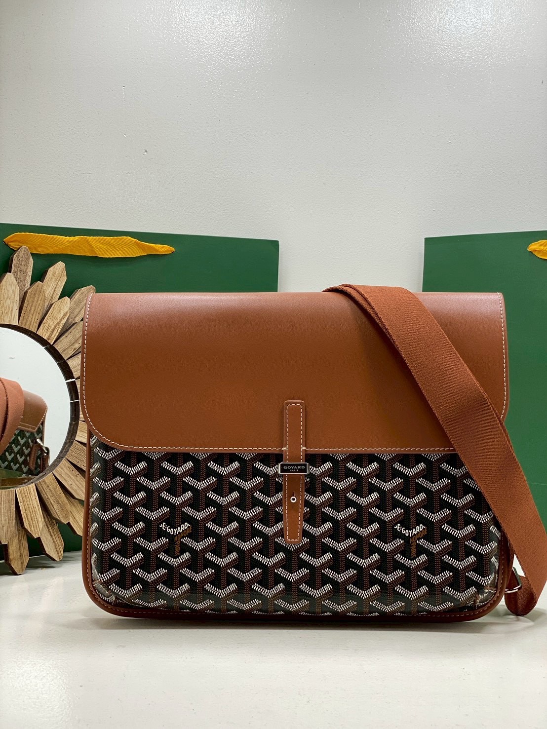 ORI หนังแท้ | Goyard Coursier Messenger bag กระเป๋าแมสเซ็นเจอร์ดีไซน์ใหม่ กะทัดรัดใช้งานได้อย่างคล่องตัว เหมาะมากสำหรับสายสปอร์ต ที่สุดของความหรูตอบโจทย์การใช้งาน ใบจริงสวยงามตามรูปค่ะ