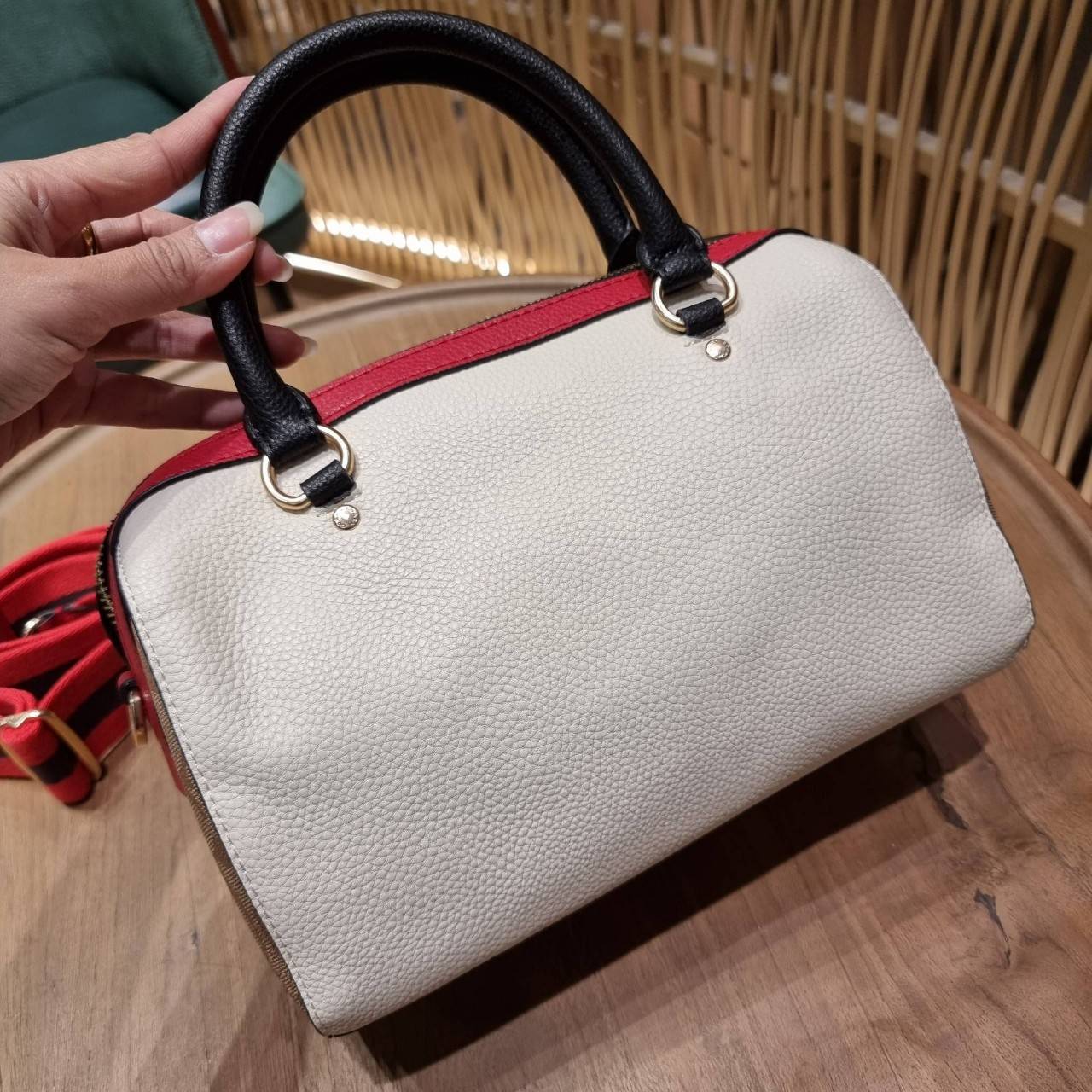 LIMITED EDITION💥 🌈สวย+คุณภาพ สินค้าต้องมีค่า Coach X Peanuts Rowan Satchel With Snoopy ((C6164)) พร้อมส่งที่ไทย ใหม่ล่าสุด ห้ามพลาดค่าา! สวยกันให้สุด กับกระเป๋าทรงหมอน ขนาดกลางกำลังดี หนังแท้นิ่ม ลายหนังสวยงามมากๆค่ะ 🔺ด้านหน้ามีโลโ