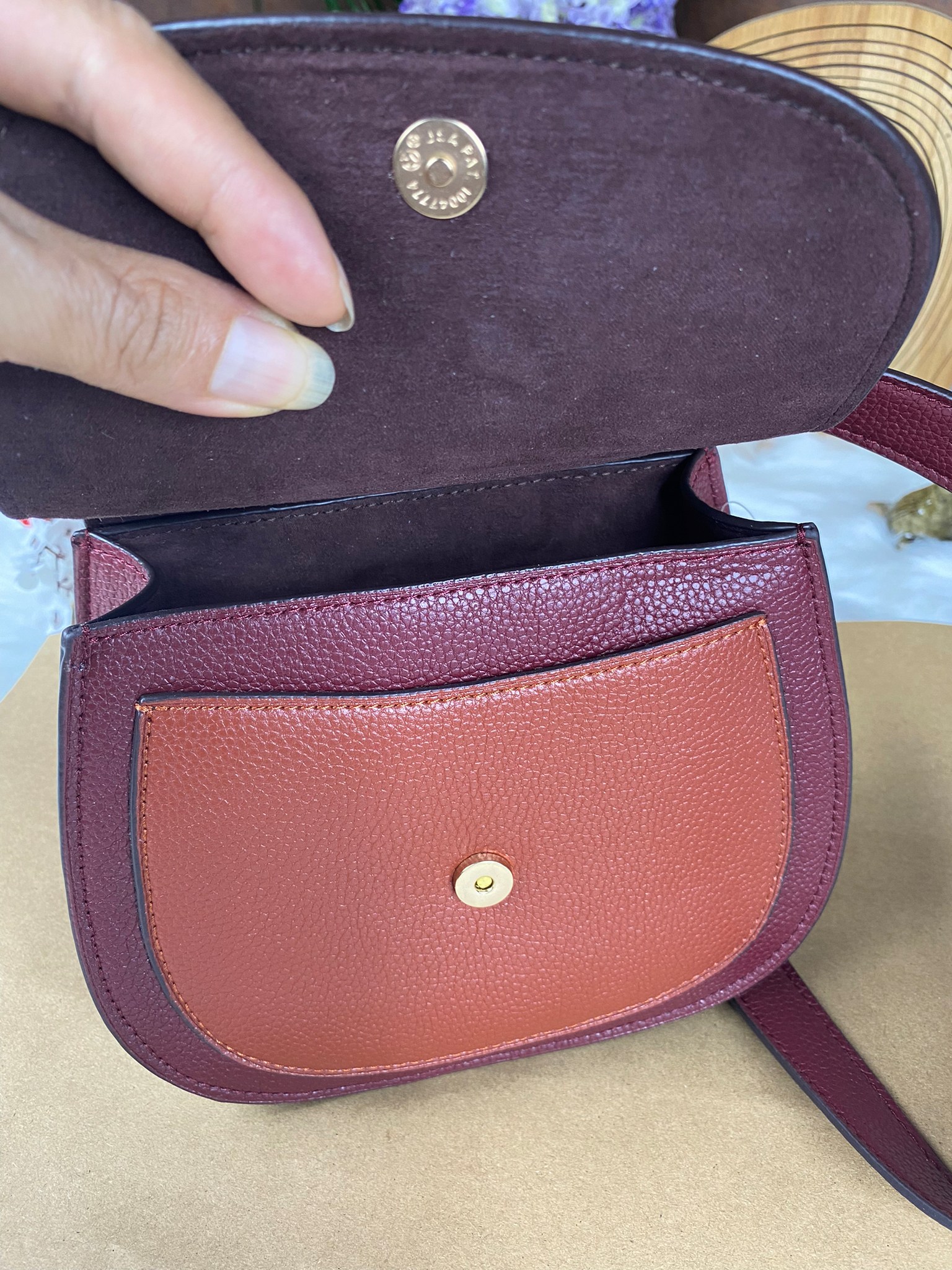 OUTLET 】COACH REMI SADDLE BAG IN COLORBLOCK ((1330)) รุ่นแนะนำ คลาสสิคน่าใช้มากๆ วัยใสๆใช้ดีค่ะ 😘 พร้อมส่งที่ไทยอีกครั้ง! กระเป๋าสะพายข้าง//ครอสบอดี้ร์//หรือทบเป็นสายคู่สะพายไหล่ได้ค่ะ แล้วแต่ชอบเลยค่ะ! วัสดุหนังแท้ ลายหนังสวยมากๆค่ะรุ่นนี้ หลงรัก