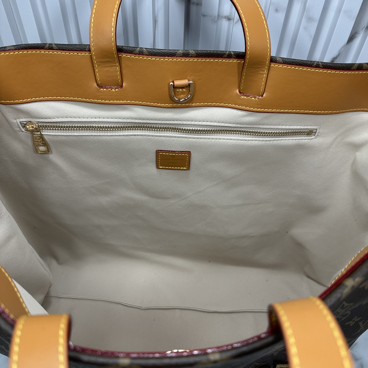 LV Shopper Tote Bag / LV The Luxe Shopping Bag is Back ระเป๋าถือทรงโท้ทใบใหญ่ ช็อปปิ้งสุดหรู คลาสสิค เรียบหรู เป็นเอกลักษณ์