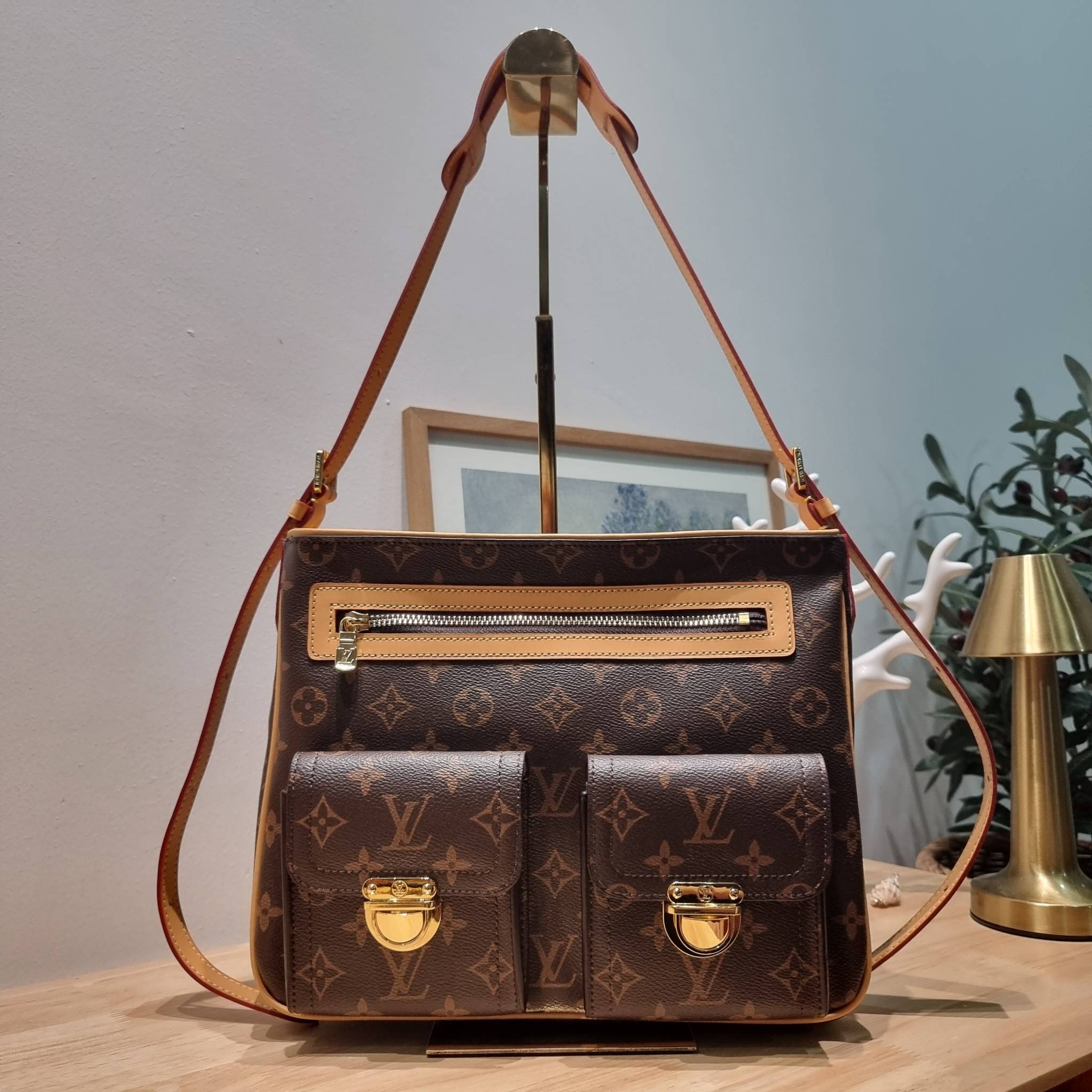 LV Hudson GM Monogram / LV hudson messenger bag กระเป๋าสะพายคลาสสิคทรงแมสเซนเจอร์ สวยอยู่ทรง ดีไซน์ไม่ซ้ำ ดีเทลหลากหลาย