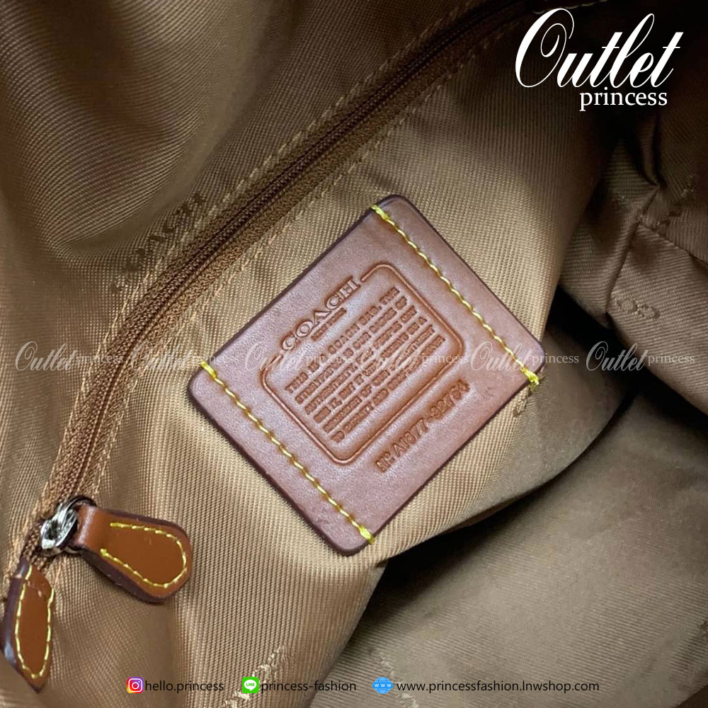 COACH LARGE SIGNATURE CAMPUS BACKPACK (32754) กระเป๋าสะพายหลังแบบมีหูหิ้ว หนังแท้อย่างดี หนังสมูทมากๆค่ะ พร้อมสีสุดคลาสสิค! ด้านหน้ามีช่องซิปขนาดกลางให้หนึ่งช่อง เปิดปิดช่องหลักแบบซิปคู่ ภายในกว้างมากๆค่ะ ใส่ได้เยอะทีเดียว มีช่องซิปและช่องเล็กใส่ของจุกจิก