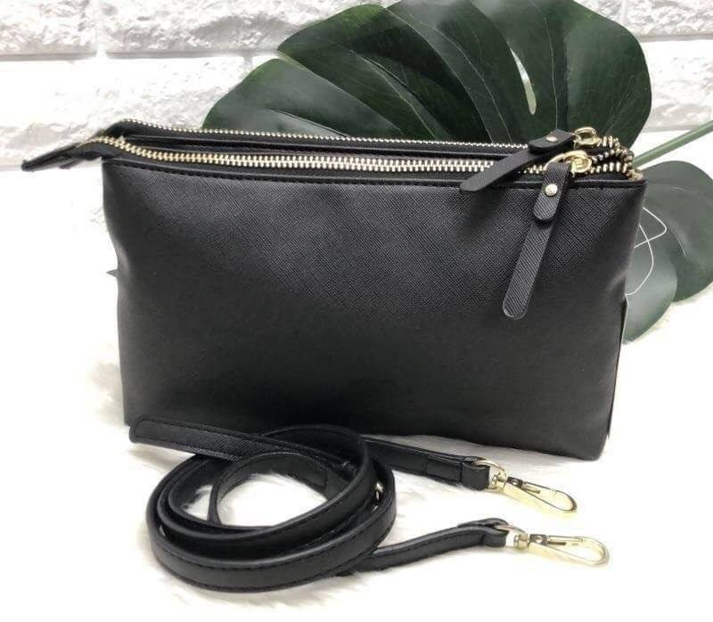 ของแท้ 💯% KATE SPADE NEW YORK กระเป๋าสะพายขนาดน่ารัก หนังนิ่ม มีช่องใส่ของถึง2ช่อง ด้านในแบ่งใส่ของได้เป็นสัดส่วนใส่ iphone6+ได้