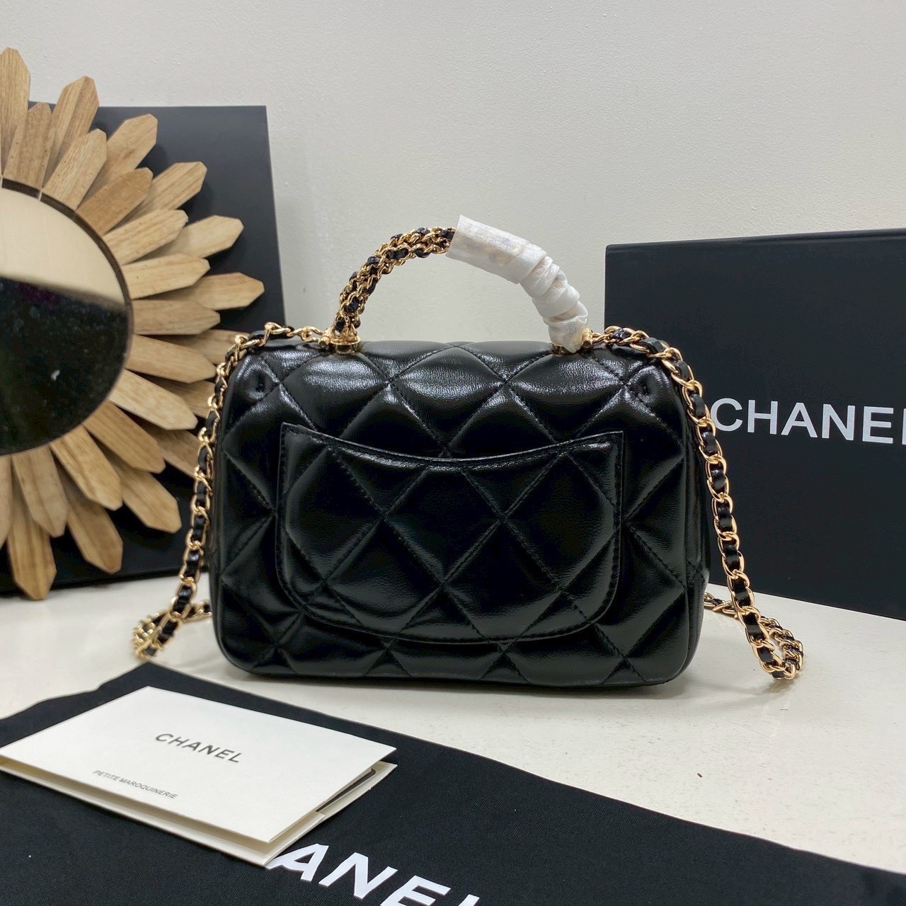 ORI หนังแท้ | Chanel Small Flap Bag with Top Handle 20cm กระเป๋าสะพายดีไซน์คลาสสิก หูจับแต่งโซ่สีทองหรูหรา เรียบหรูดูแพง