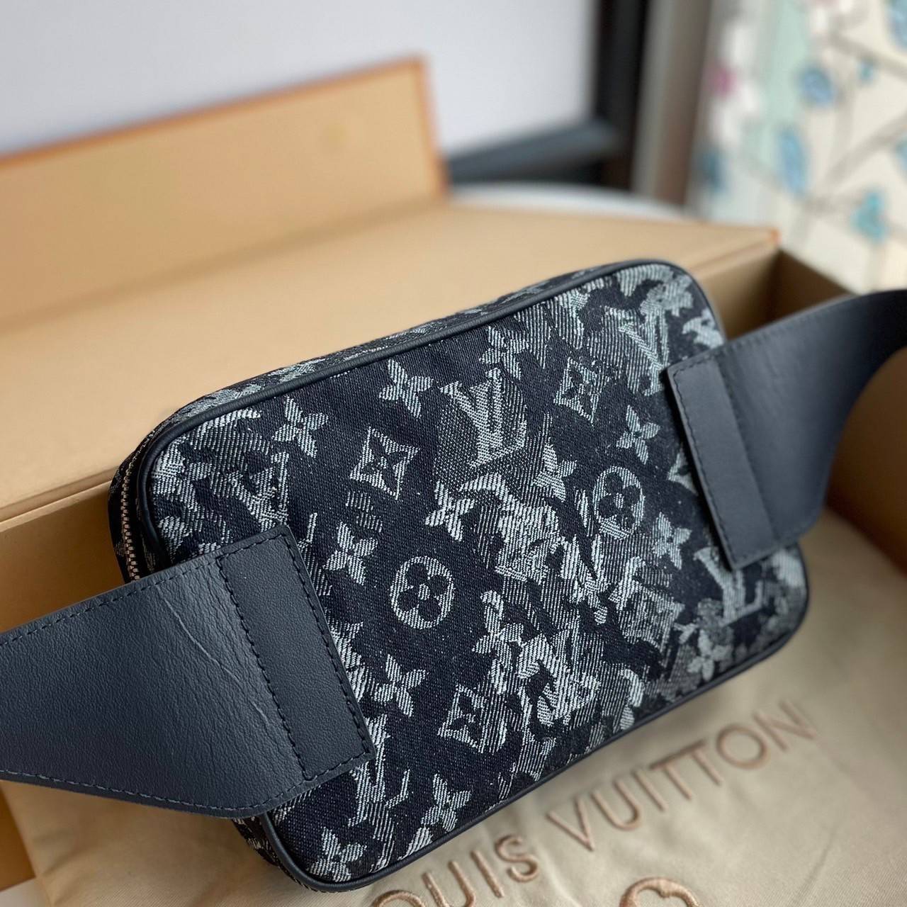 LV Outdoor Bumbag Denim Monogram Waist Bag / LV Belt Bag เกรดเทพออริจินอล 1:1 ใช้งานต่างประเทศได้ พร้อมส่งที่ไทย