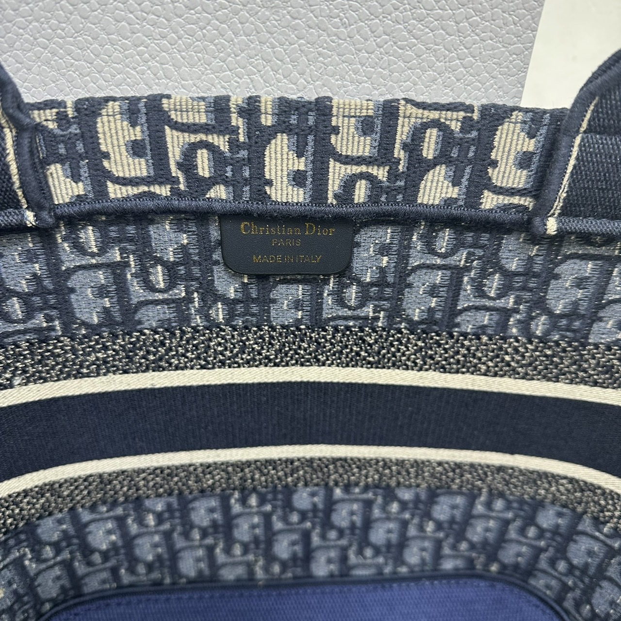 DIOR Hat Basket Bag / DIOR NEW LINE TOTE / DIOR KID TOTE กระเป๋าทรงโท้ทรุ่นใหม่ เอกษณ์ความหรูหรา โดดเด่นสวยงาม เกรดออริ 1:1 ใช้งานต่างประเทศได้