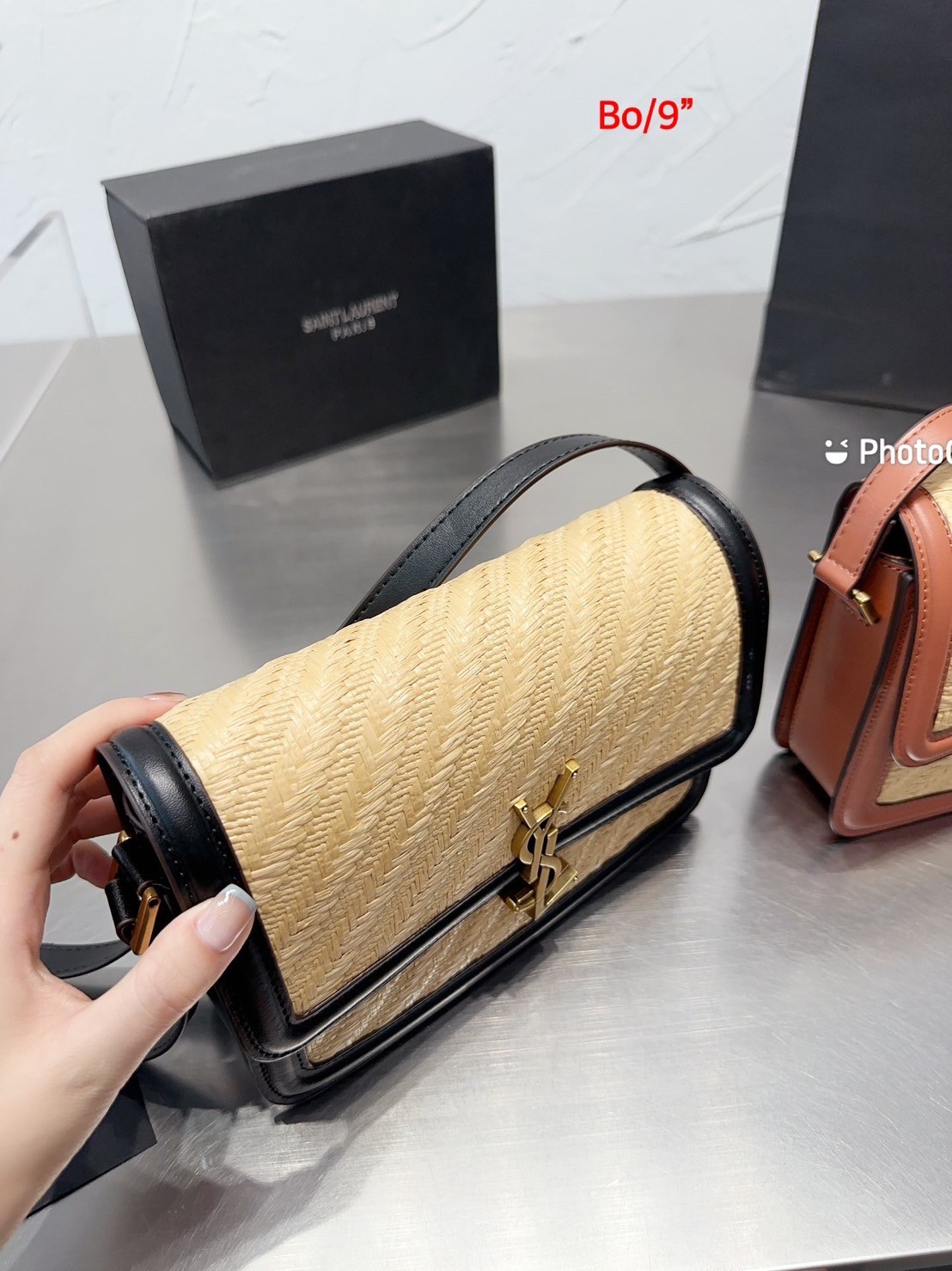 Medium Solferino raffia crossbody bag 9" / YSL SOLFERINO BAG / Solferino Natural Bag พร้อมส่งที่ไทย กระเป๋าสะพายทรงสี่เหลี่ยม ทอด้วยวัสดุธรรมชาติ สวยหรูอยู่ทรง เปิดปิดด้วยฝาปิดโลโก้แบรนด์อะไหล่ทอง