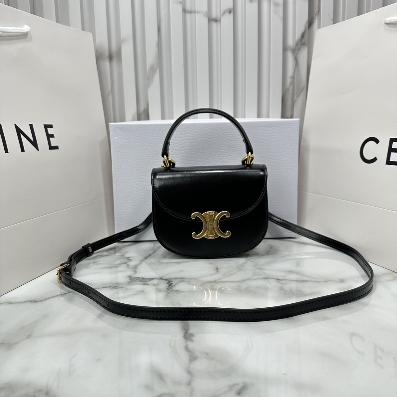 ORI หนังแท้ | CELINE MINI BESACE CLEA IN SHINY and leather กระเป๋าสะพายพร้อมหูจับ ไซส์มินิ แต่งโลโก้สีทองหรูหรา สวยโดดเด่น สามารถถือ สะพายไหล่ และสะพายข้างได้