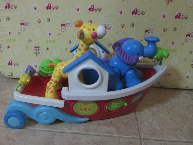 Fisher Price Amazing Animals Roll-Along Musical Ark/Boat ของเล่นมือสอง (ลำใหญ่ มีเสียงค่ะ)