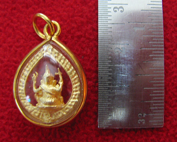 จี้พระพิฆเนศปางรีนาโมจัน คณปติ(ช่วยขจัดหนี้สิน อุปสรรค ทวีทรัพย์)องค์เล็กทรงหยดน้ำ เนื้อทองพ่นทรายล้อมเพชรเลี่ยมทองไมครอนค่ะ