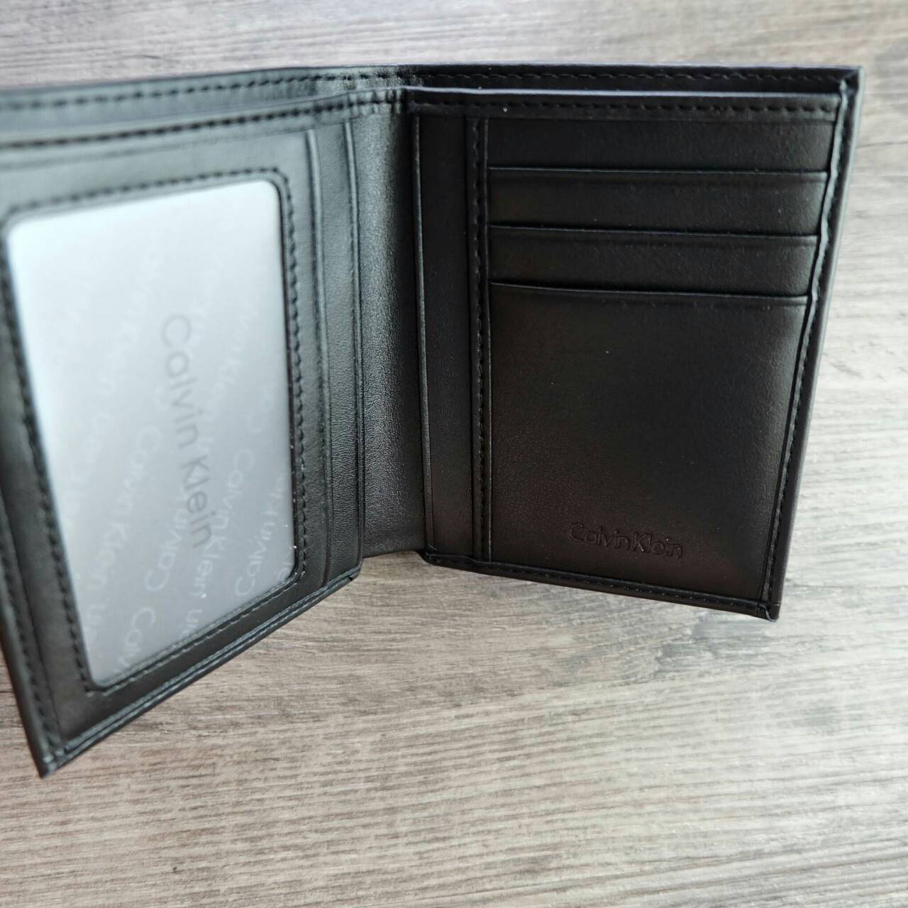 Calvin Klein Leather Bookfold with Key Fob Set (Vertical) กระเป๋าสตางค์ใบสั้น Set แนวตั้ง สุดคุ้ม มอบให้เป็นของขวัญหรือใช้เองก็แนะนำค่ะ